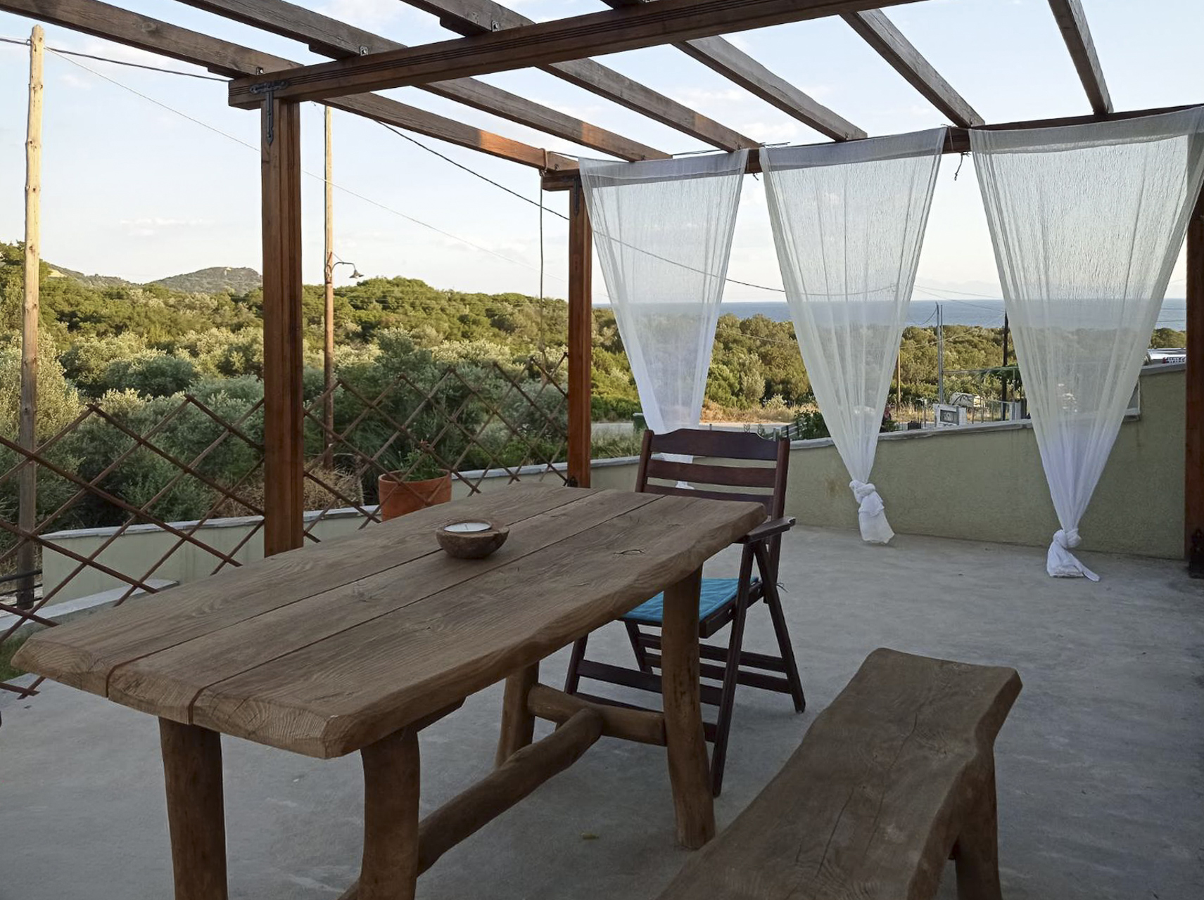 Seaside duplex with two autonomous residences with panoramic sea view