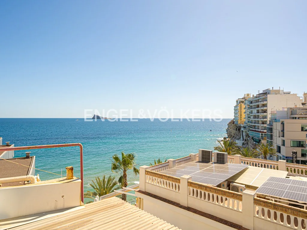 Penthouse in the center with views on the first line of the beach with tourist license