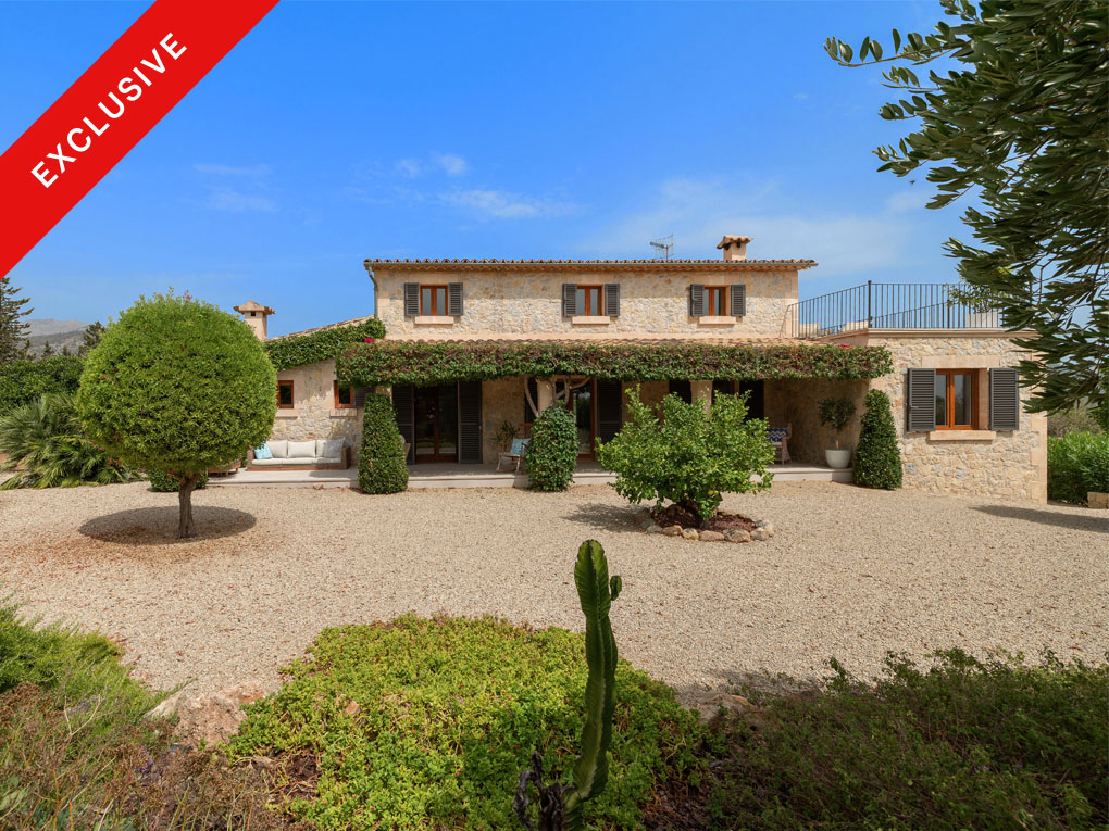 Elegant ​country ​house with ​breathtaking panoramic views of the Serra de Tramuntana mountains