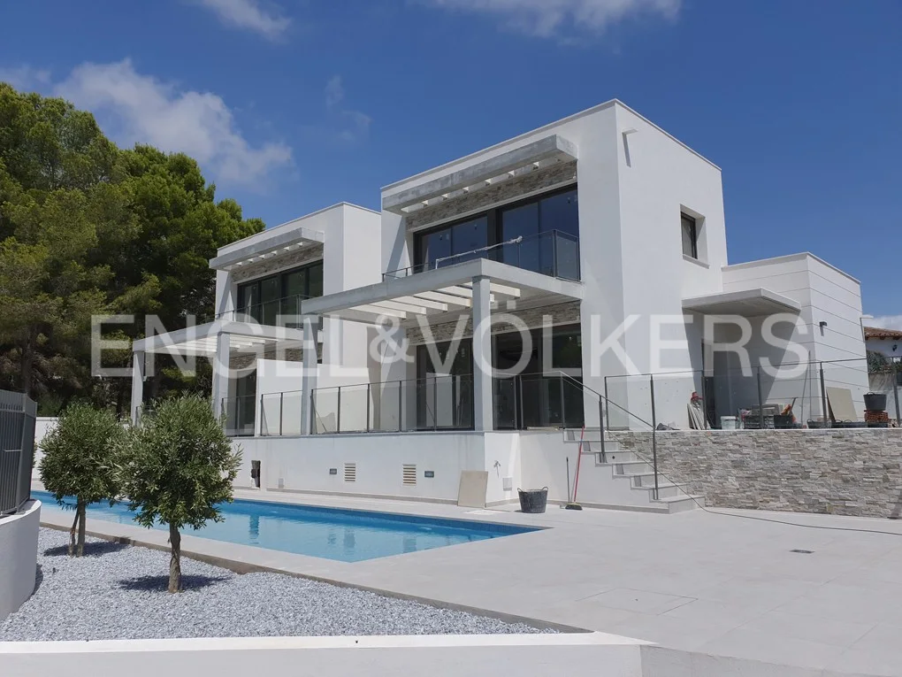 Neubau Doppelhaus-Villa in Pinar del Advocat