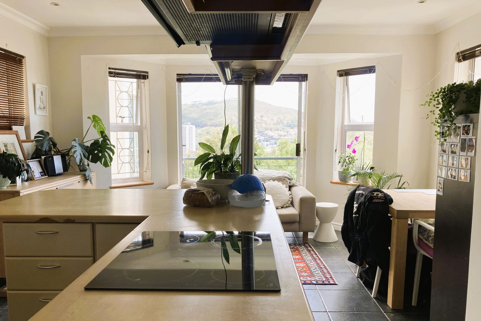 Fully furnished apartment with stunning views, covered parking and storage