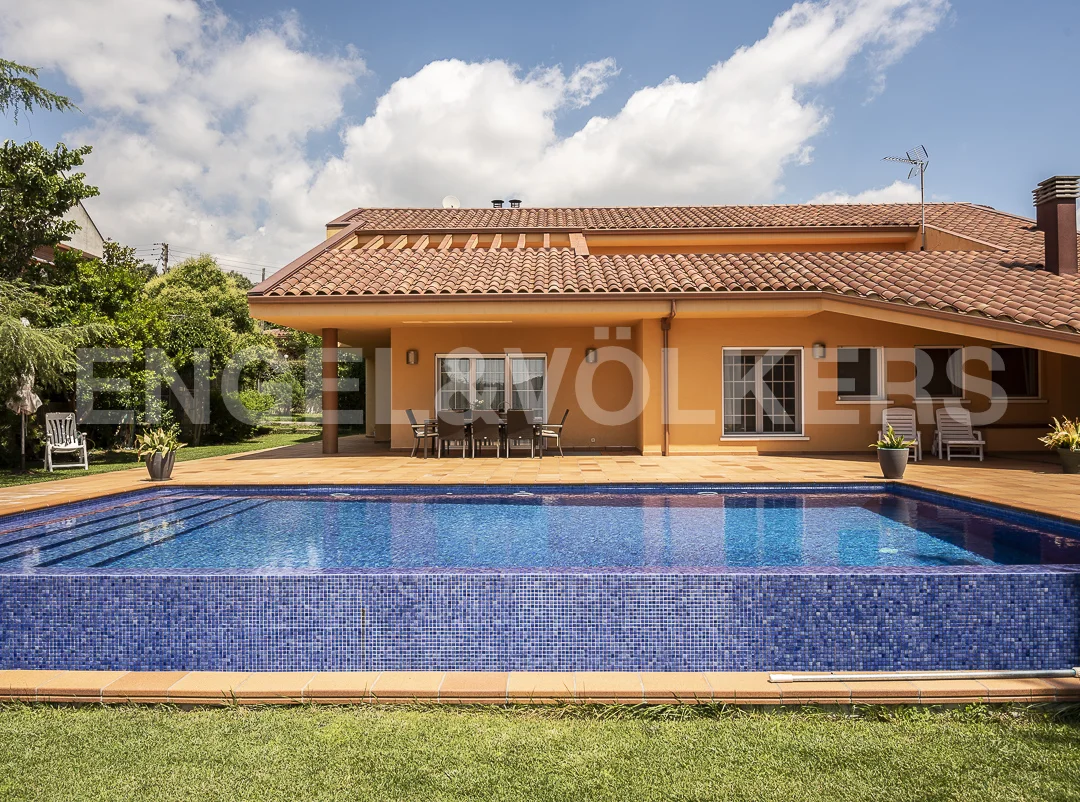 Fantástica casa con piscina en LLinars Vallès