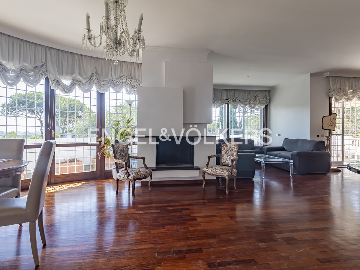 Exclusive residence with park, pool and guesthouse