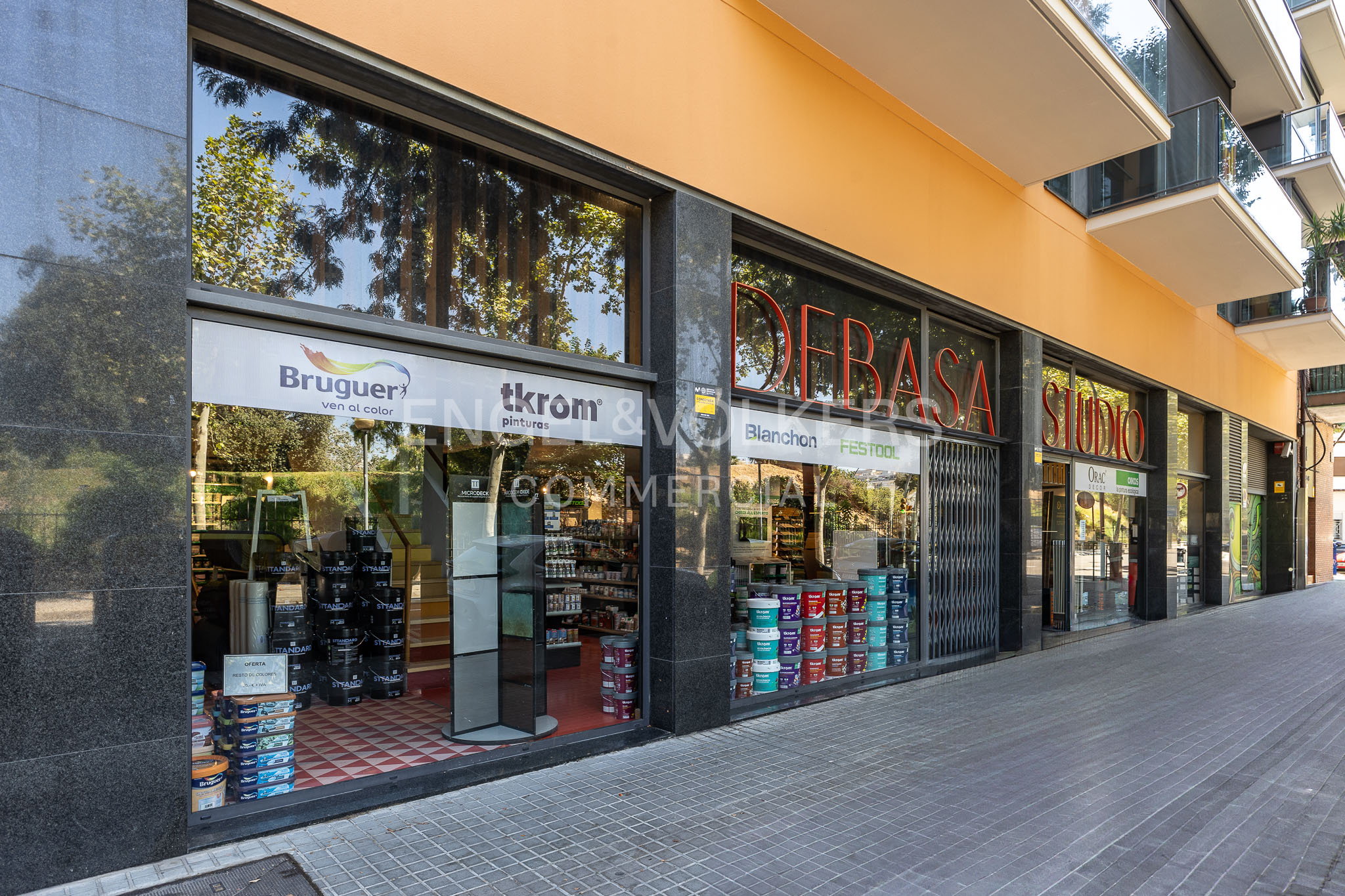 Exclusivo Local Comercial de 412m² a Doble Altura con gran fachada