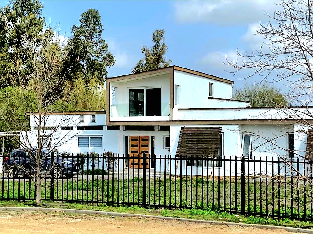 ¡Ubicación Priviligiada! Moderna Casa en Condominio Consolidado
