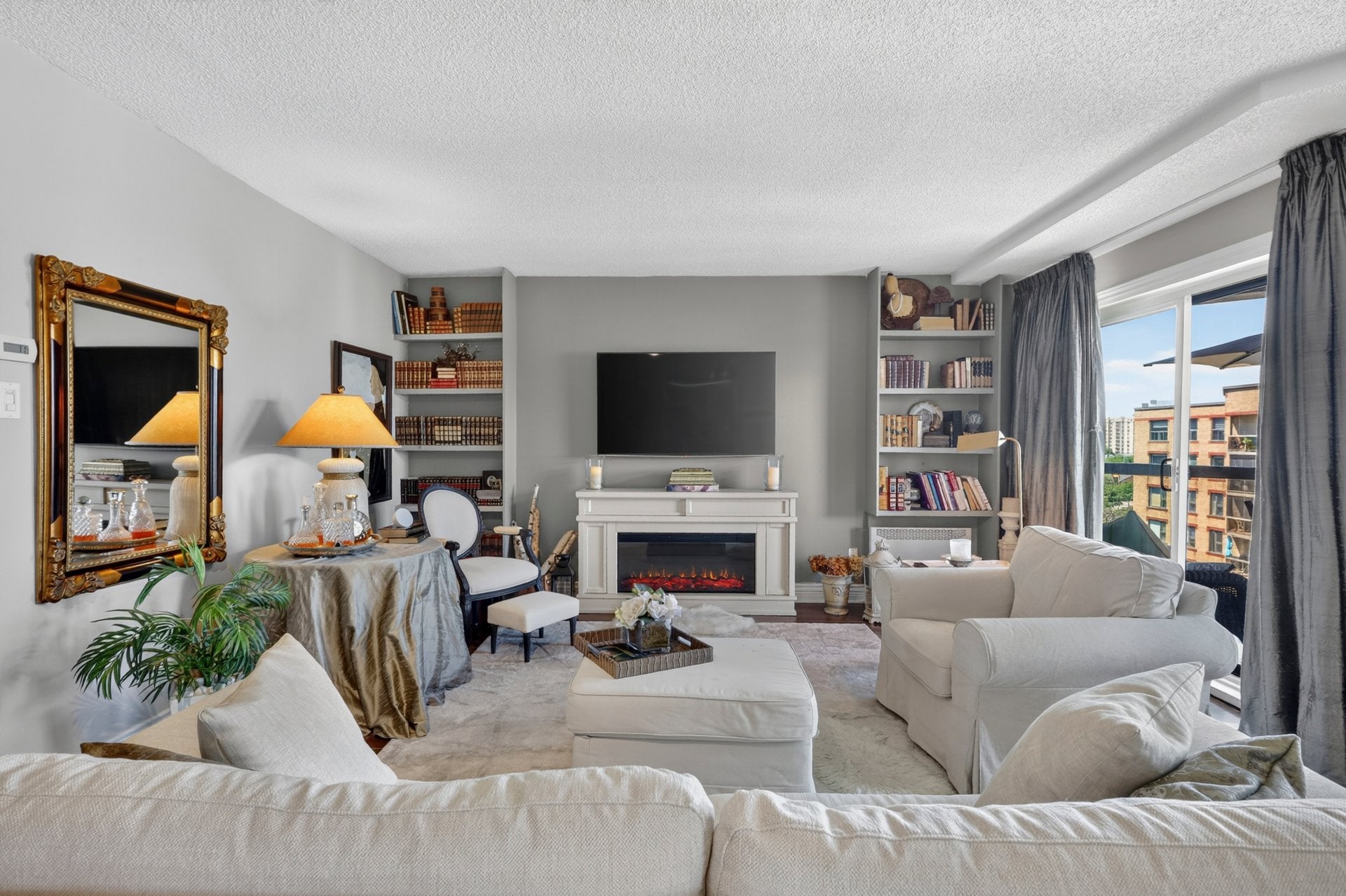 Top floor with exceptional view of the St. Lawrence River