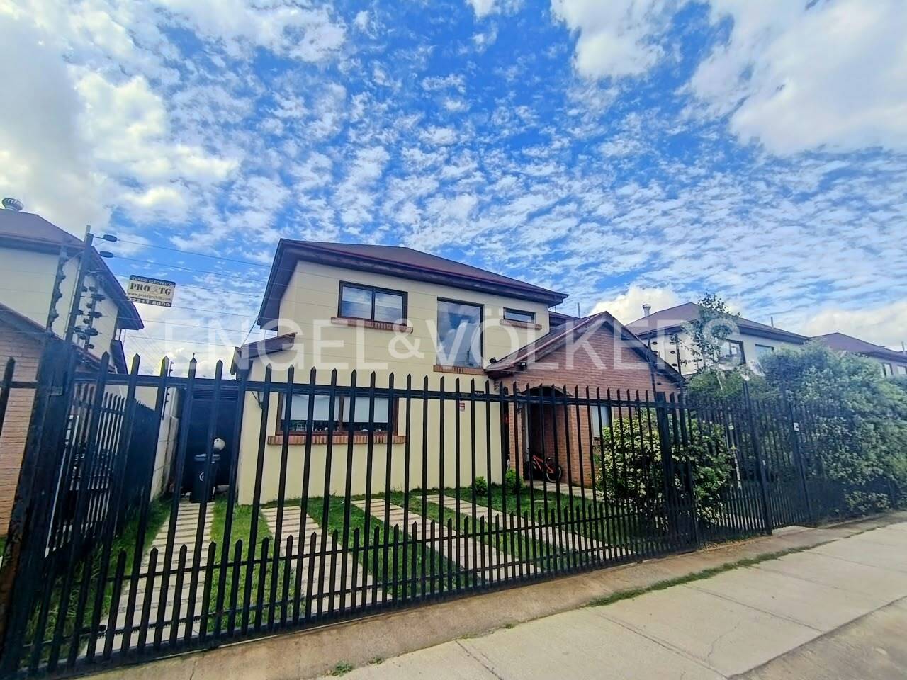 Amplia casa en Villa María Fernanda