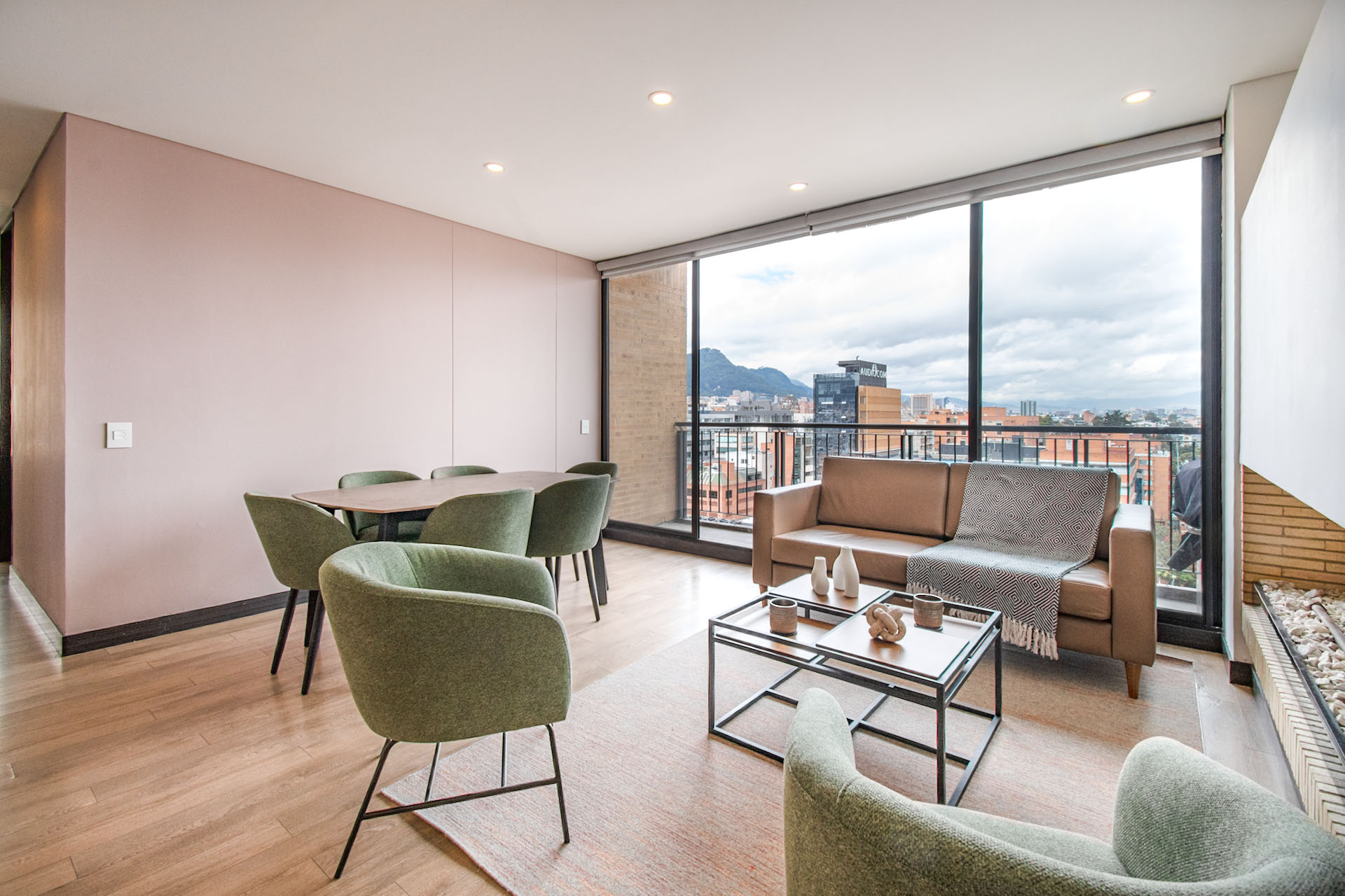 Apartamento con vista y balcón para arriendo en Chicó
