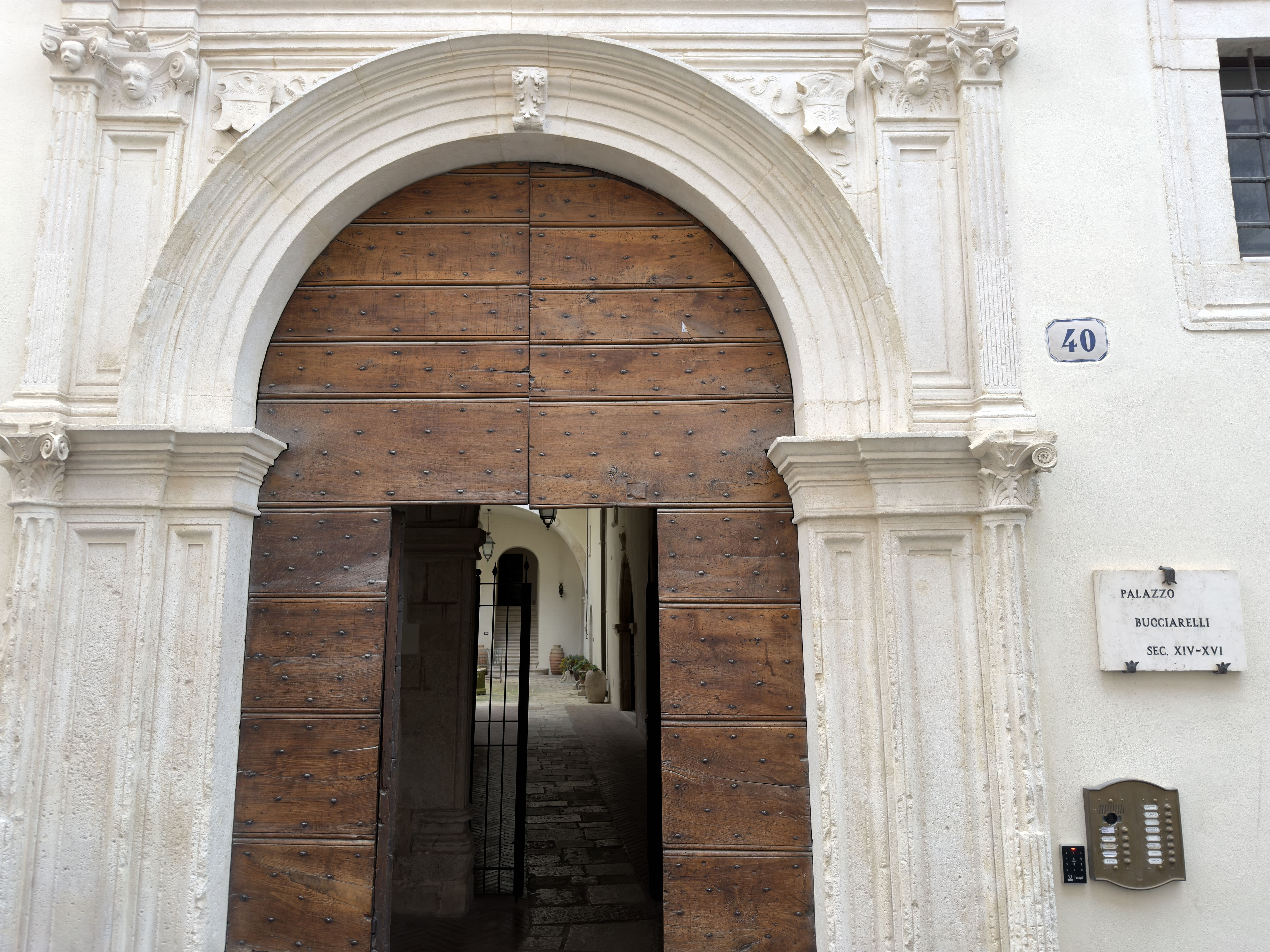 Elegante Wohnung im Palazzo Piccirilli-Bucciarelli.