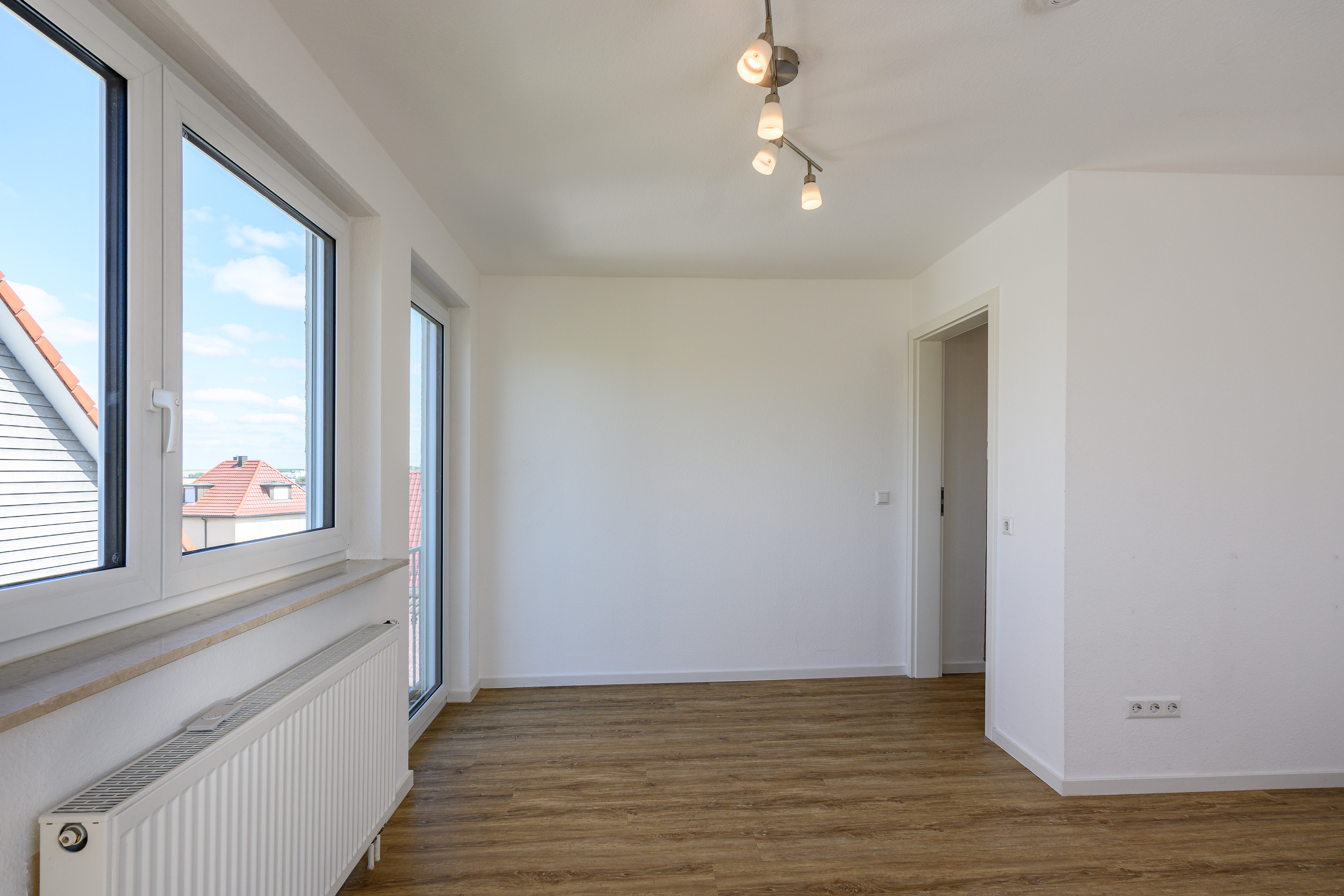 Modernisiertes Einfamilienhaus mit Südgarten und Waldrandlage