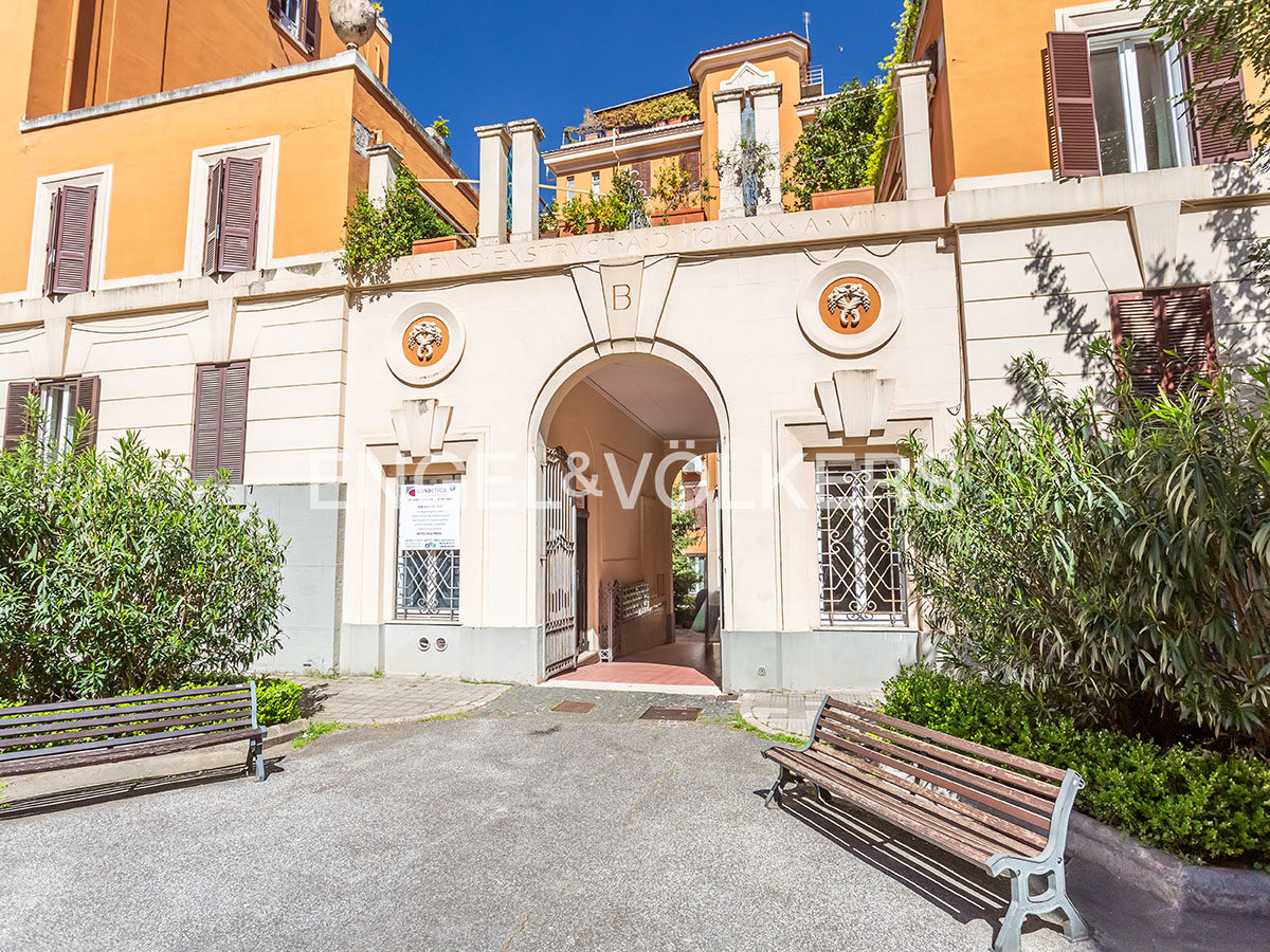 Penthouse with terrace on Via Taranto