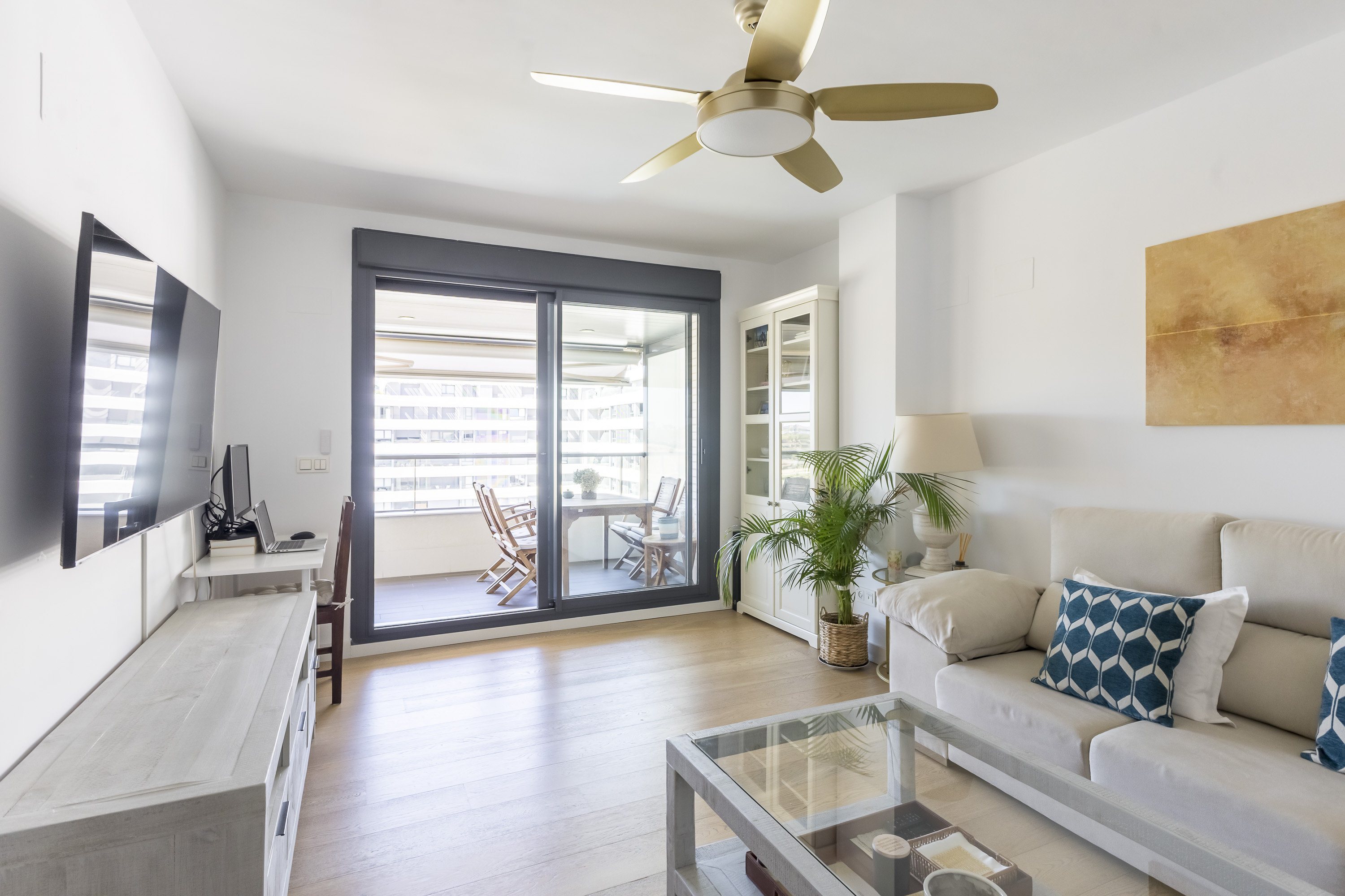 Bright apartment with views of Valdebebas Park