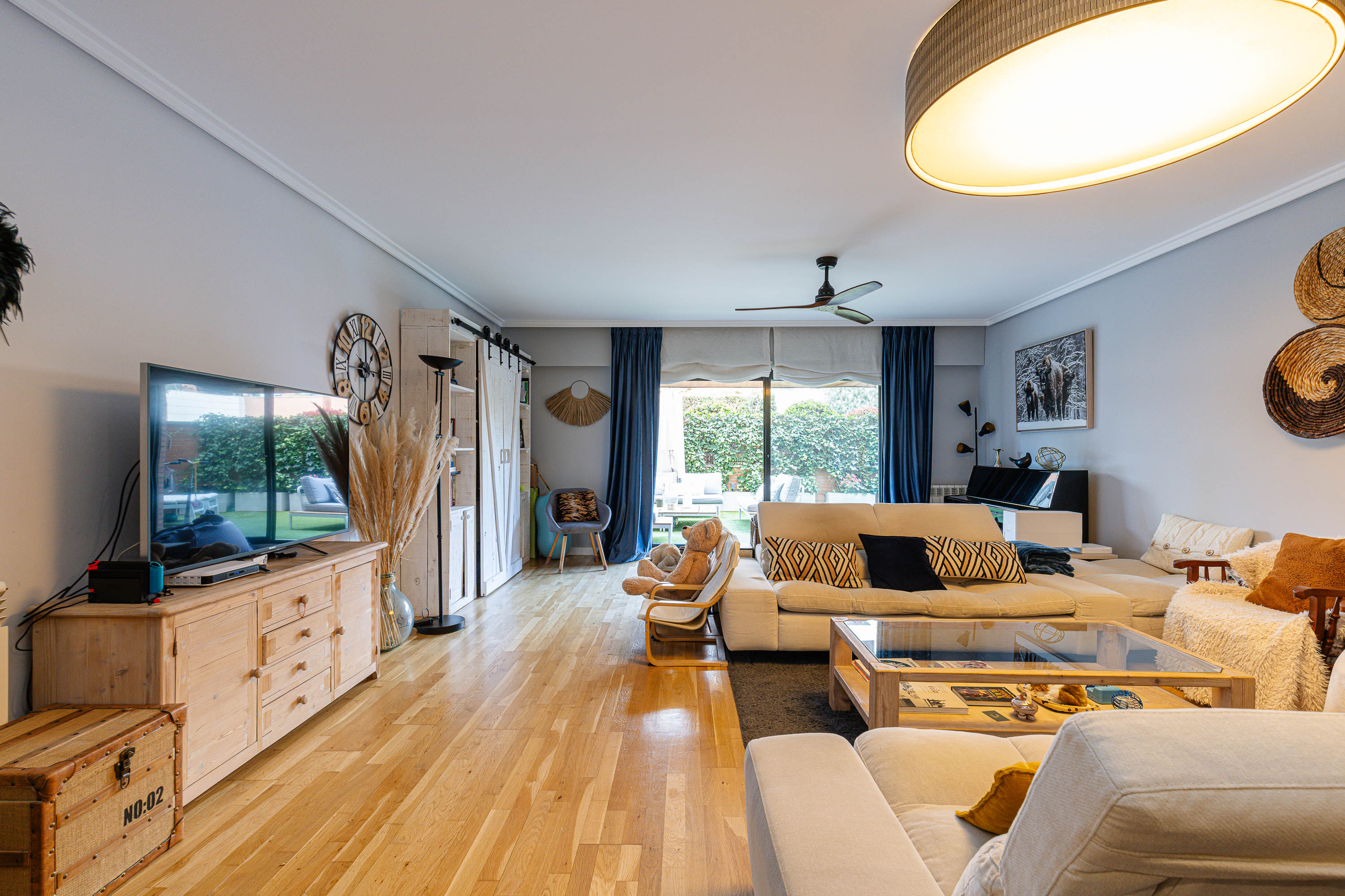 Renovated ground-floor home with garden and dual aspect in Monte del Pilar