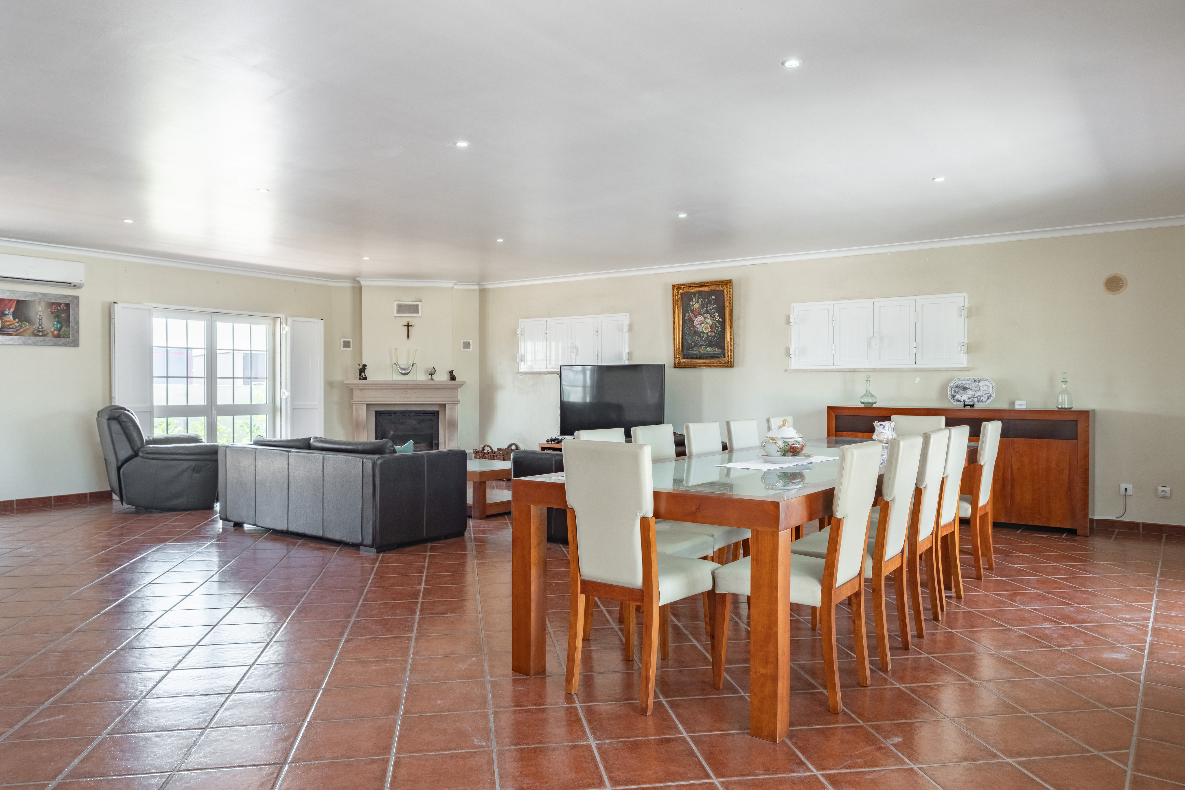 Versatile 7-bedroom house in Montijo