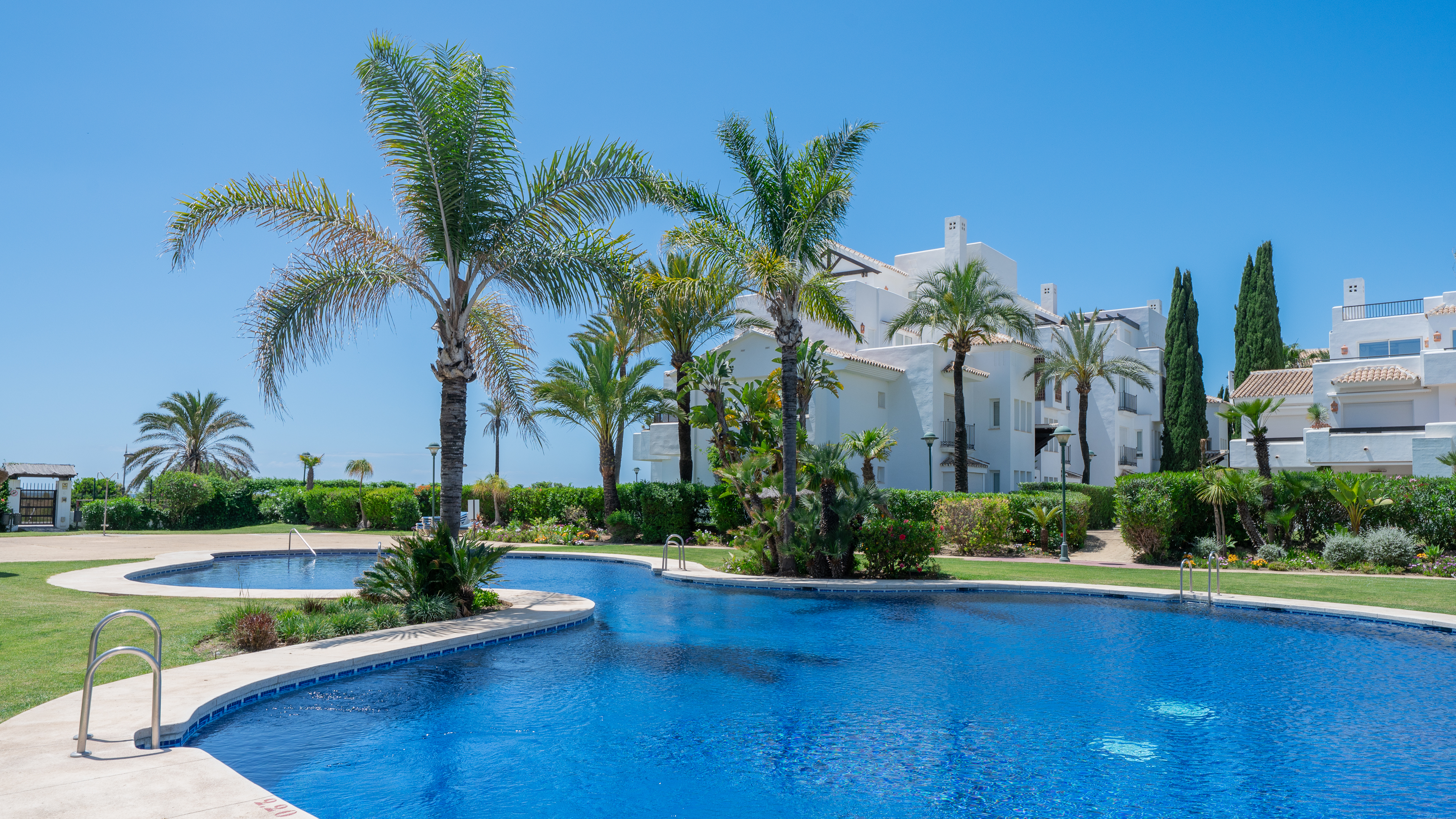 Beachfront Garden Apartment in Los Monteros
