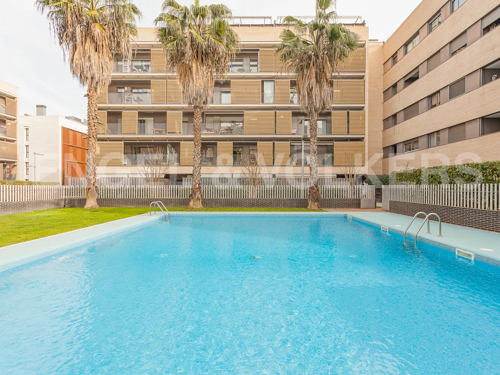 Elegant apartment with terrace, pool, and mountain views in Sant Cugat del Vallès, near Barcelona