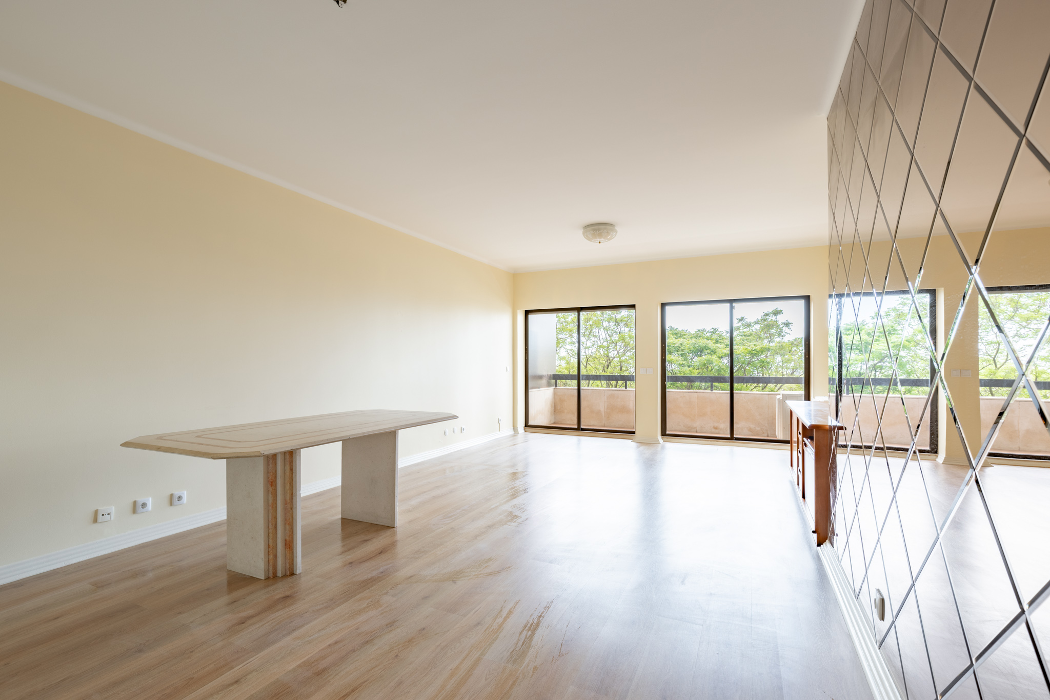 4 Bedroom apartment in Restelo Towers with Garage