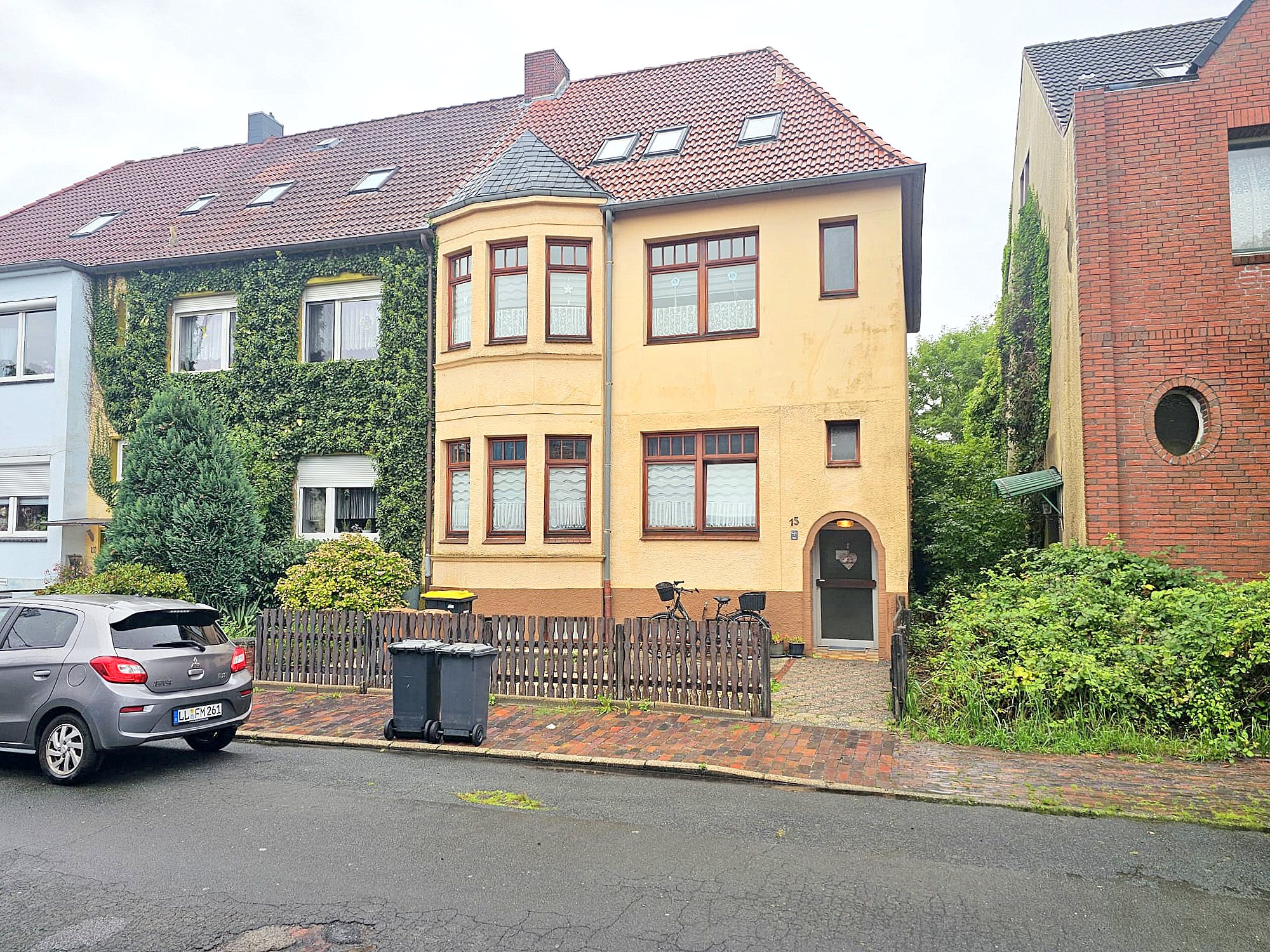 Solide Basis & viel Potenzial: Reihenendhaus mit 2 Wohneinheiten