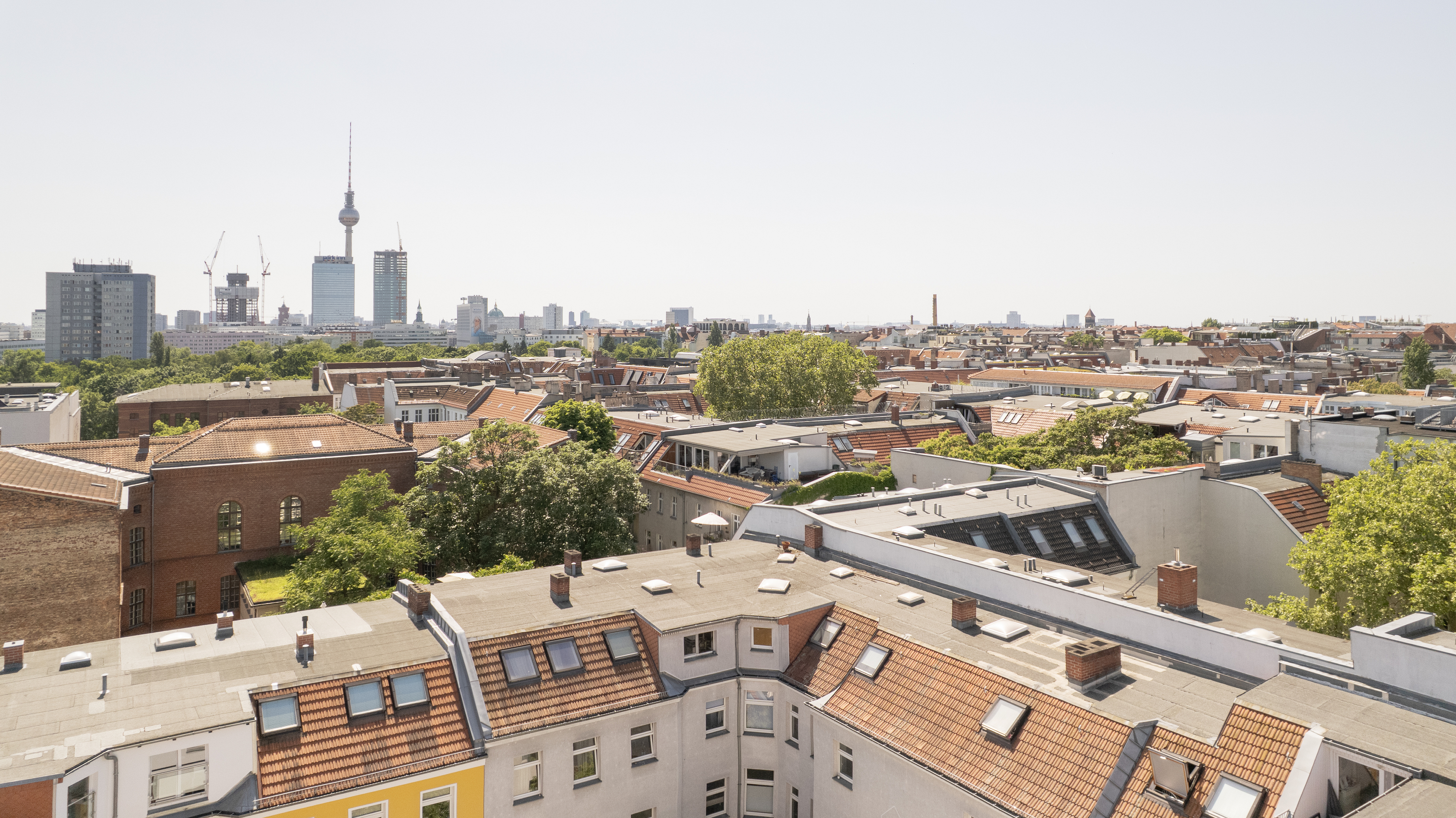 Investment in Winskiez: rented sunny top-floor apartment with TV Tower view