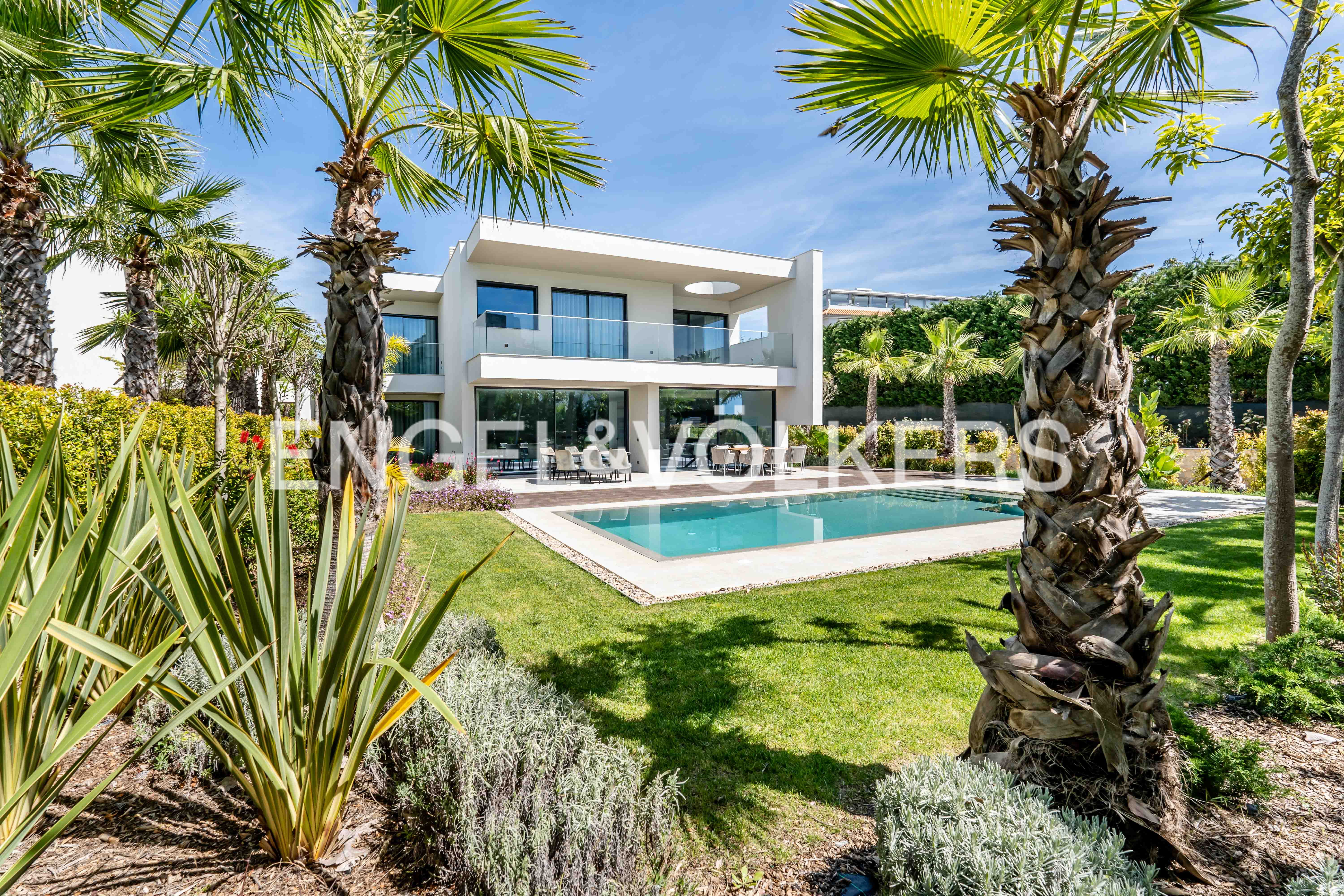 Modern & Luxurious 4 bedroom Villa in Ferragudo