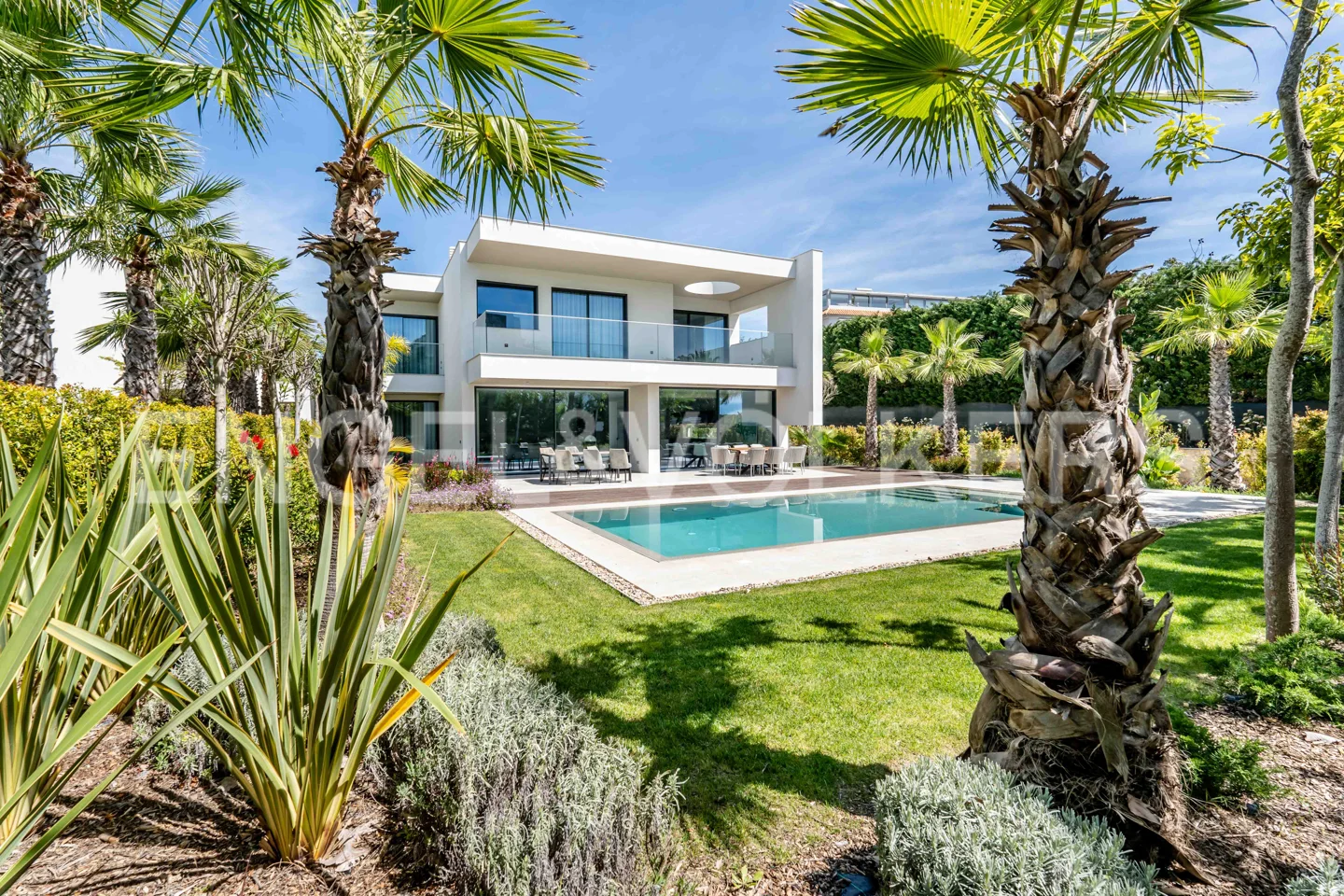 Modern & Luxurious 4 bedroom Villa in Ferragudo