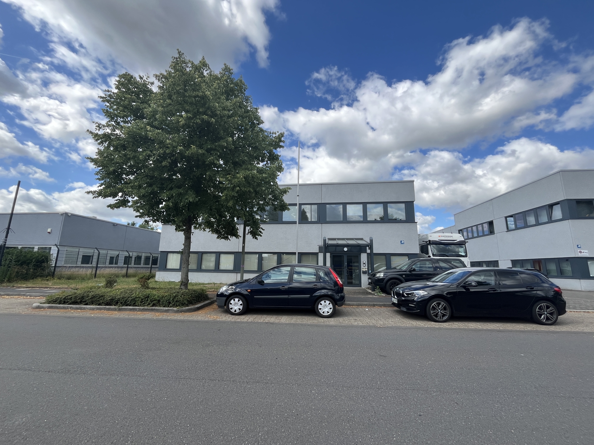 Repräsentatives Bürogebäude in Langenfeld!