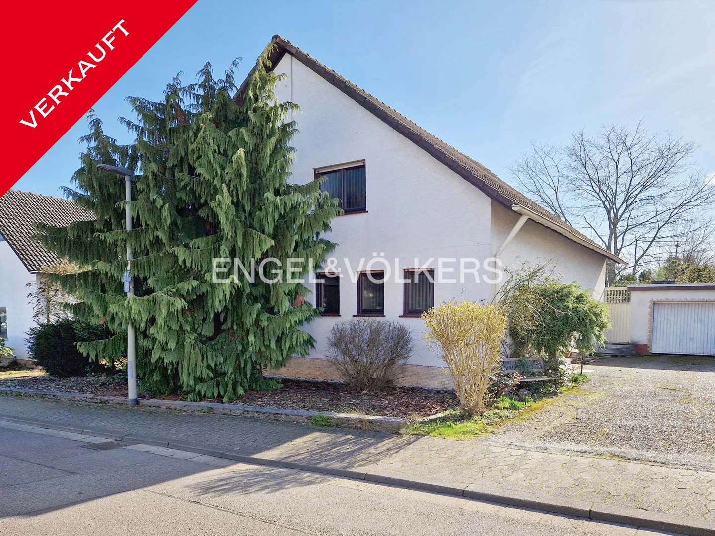 *verkauft* Gepflegtes Ein-/ bis Zweifamilienhaus in Saarlouis-Neuforweiler
