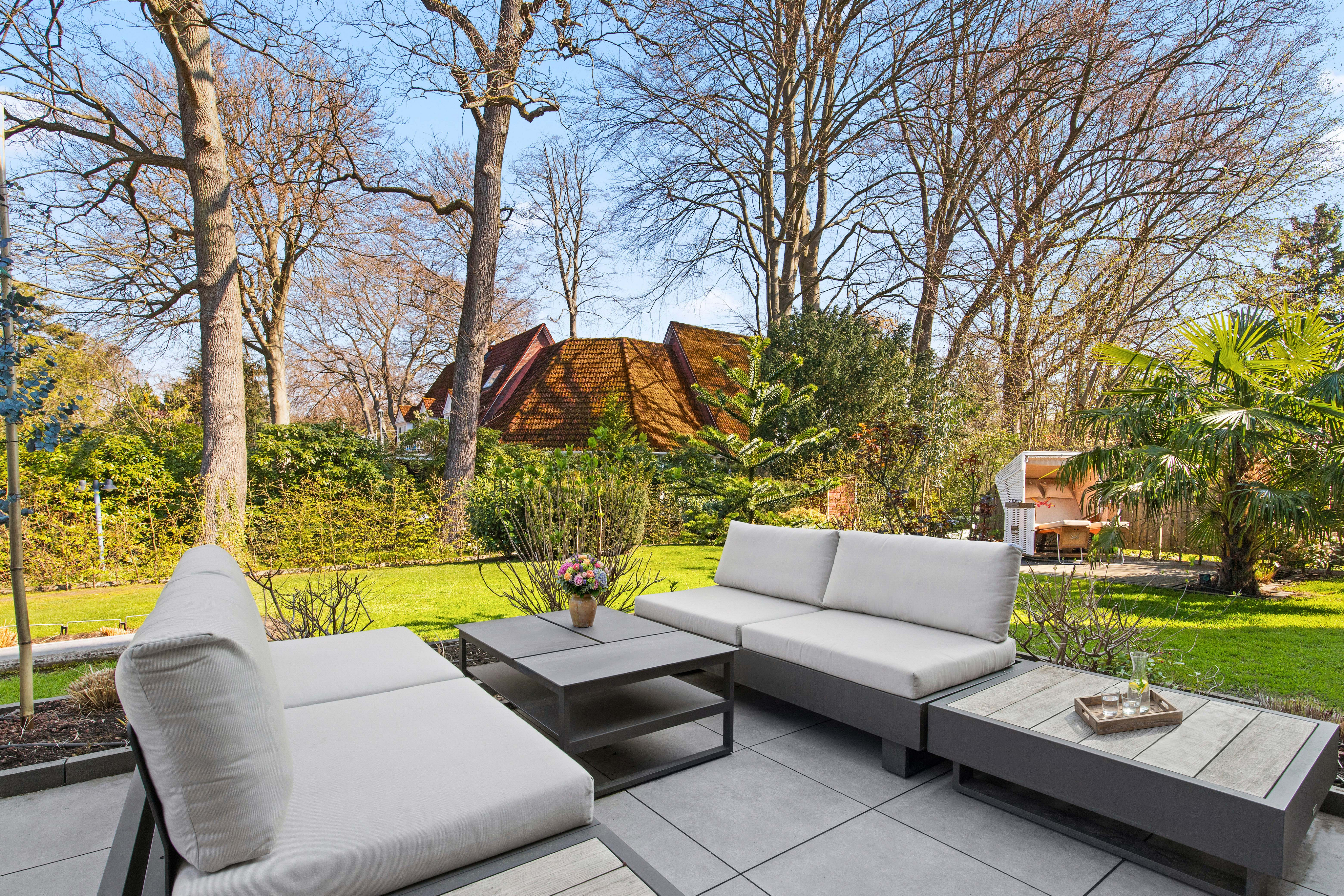Exklusive Wohnung mit moderner Ausstattung und Gartenidylle – fußläufig zum Ortskern Volksdorf