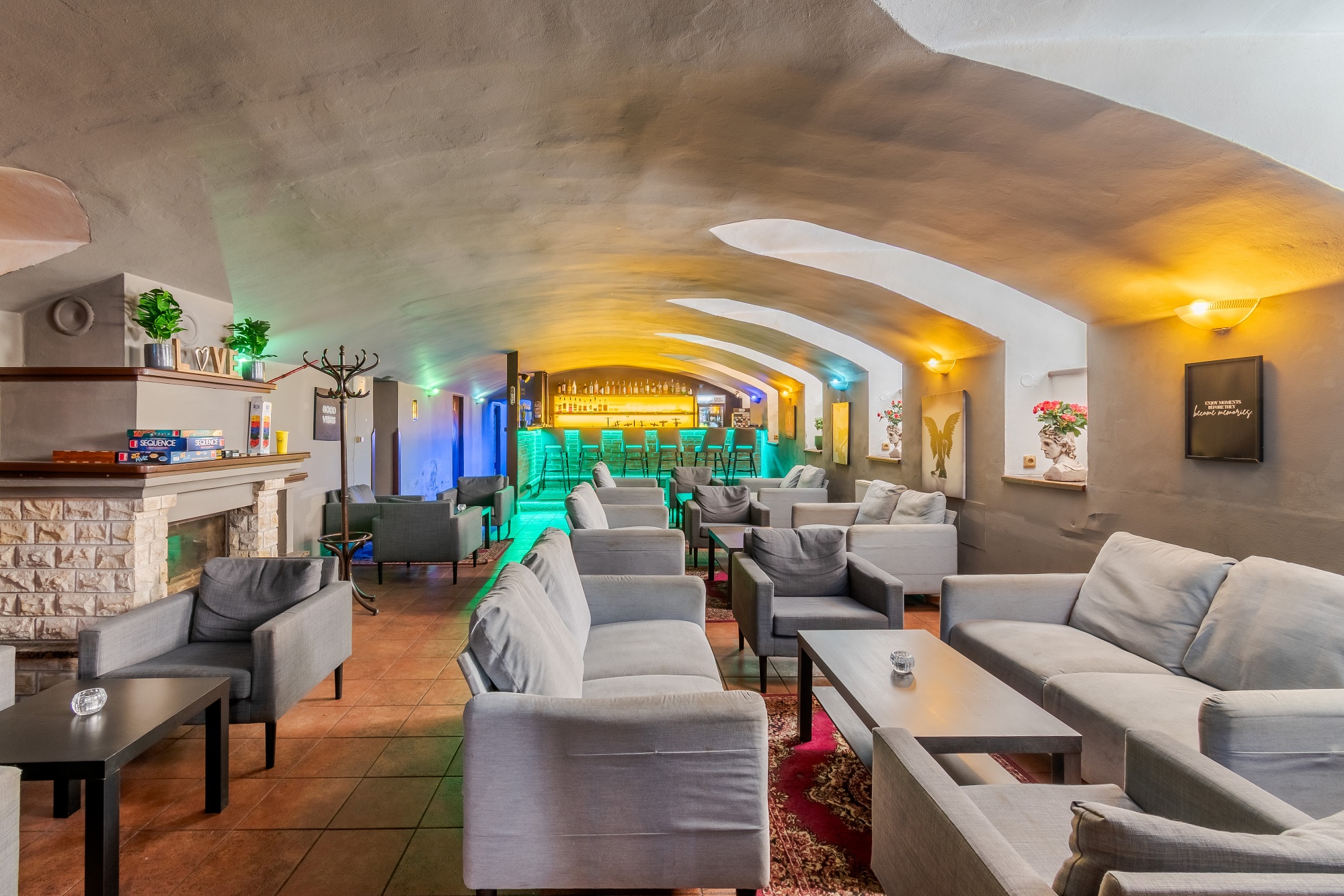 Sale of a well-established restaurant in a classic apartment building near the Dancing House