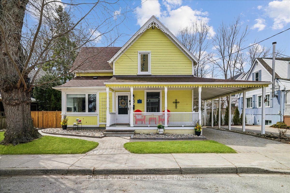 Charming Lakeside Home in Port Credit with Modern Updates