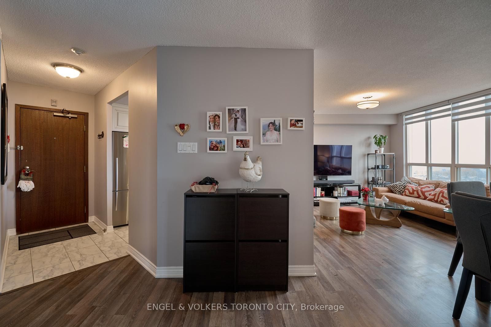 Fully Furnished, Lakeview Condo