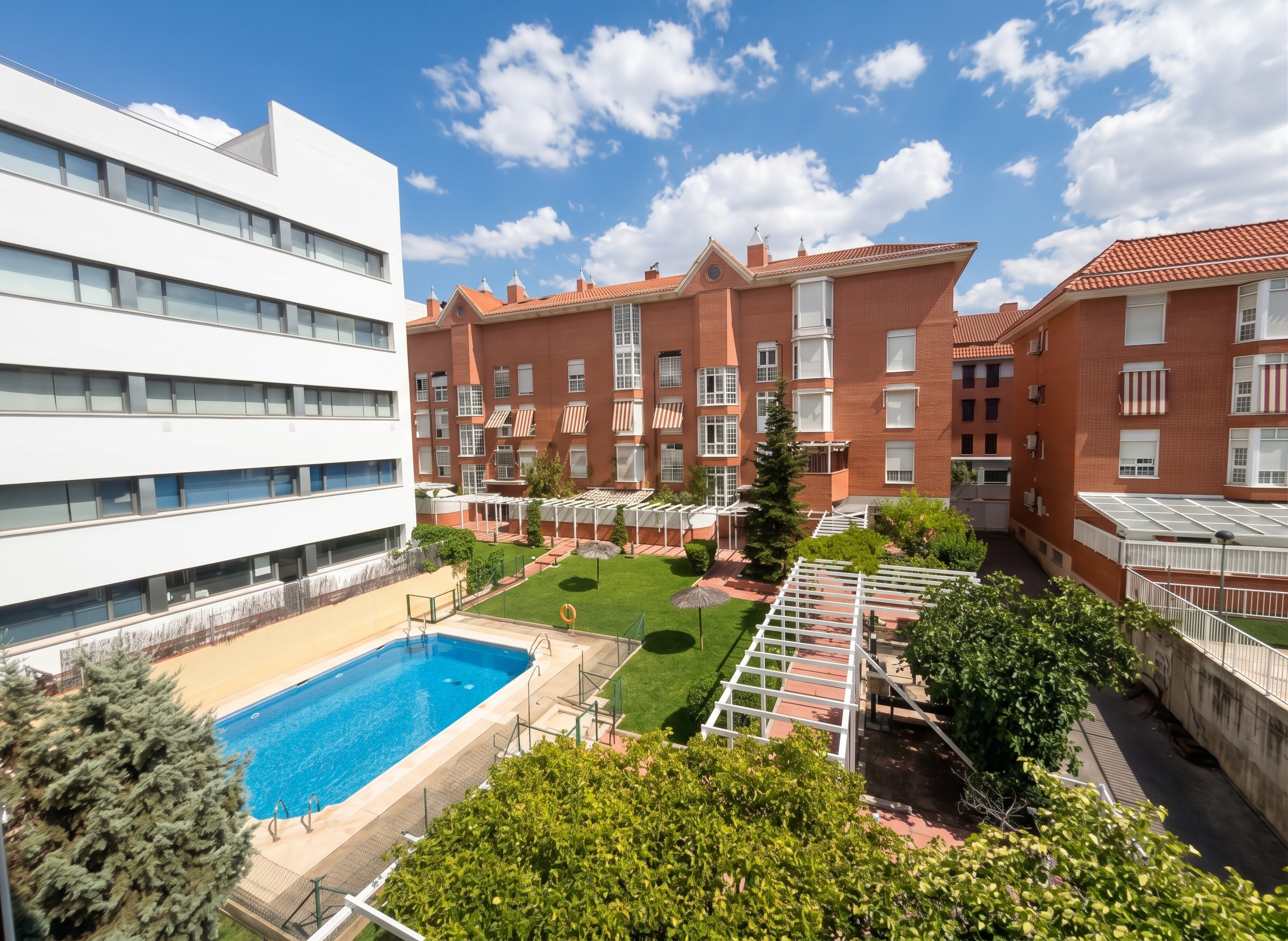 Amplio dúplex con piscina y garaje en Adelfas