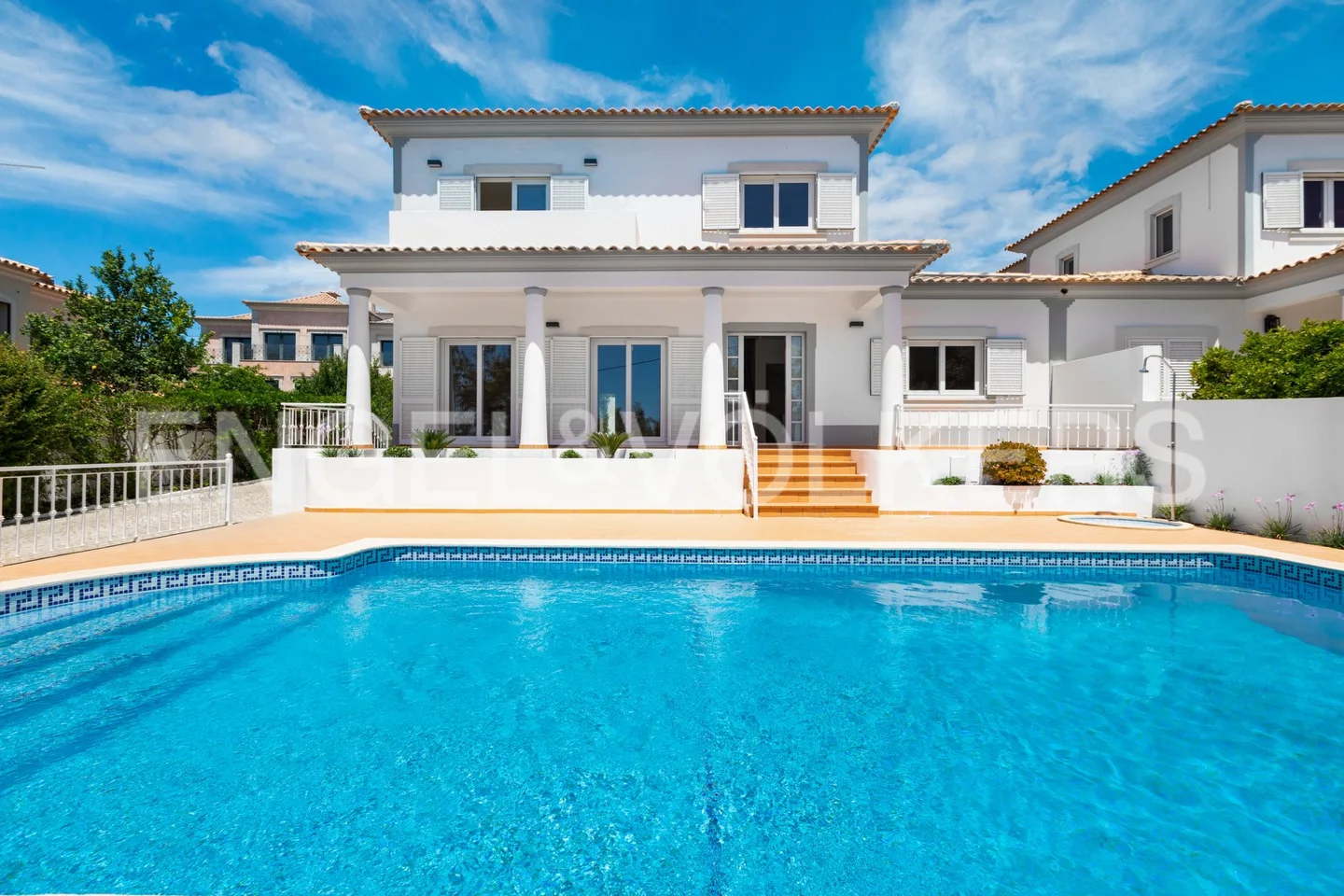 Renovated 4-bedroom Villa with Sea Views in Golden Triangle