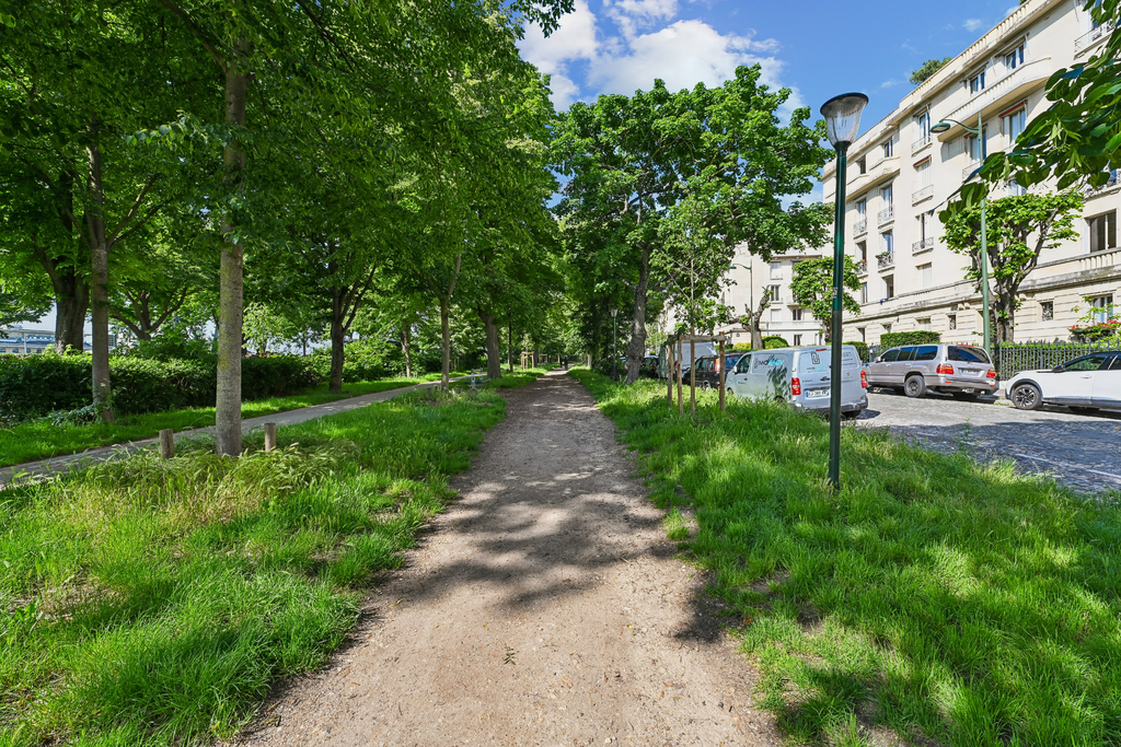 Auteuil – Private square – Elegant 3-room apartment in perfect condition