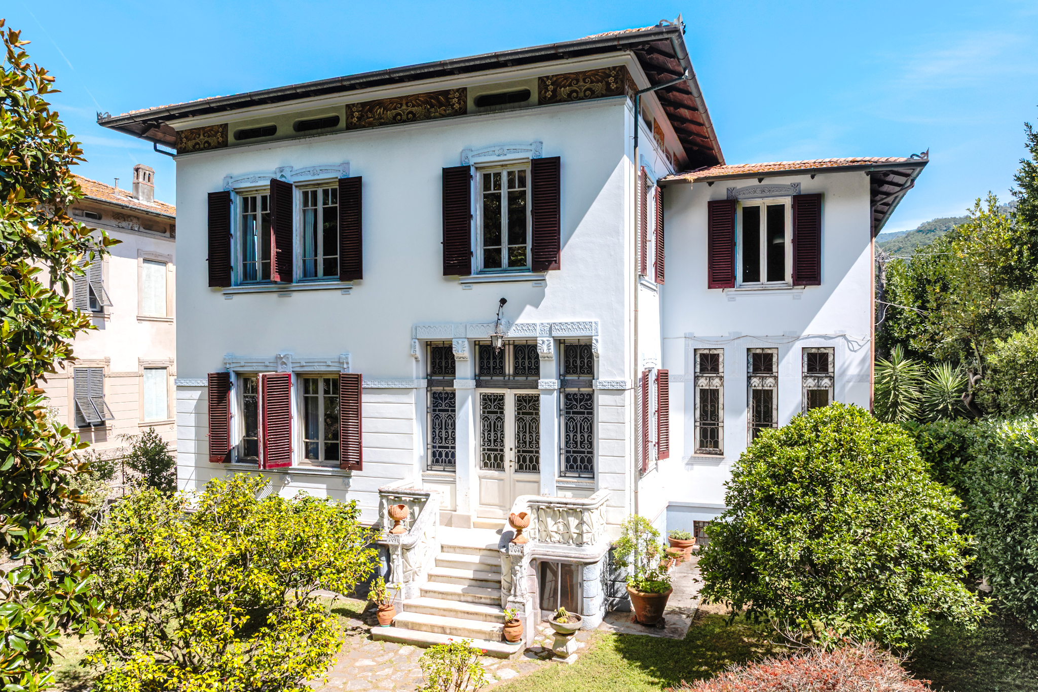 Villa Liberty d'epoca con giardino privato nel morianese