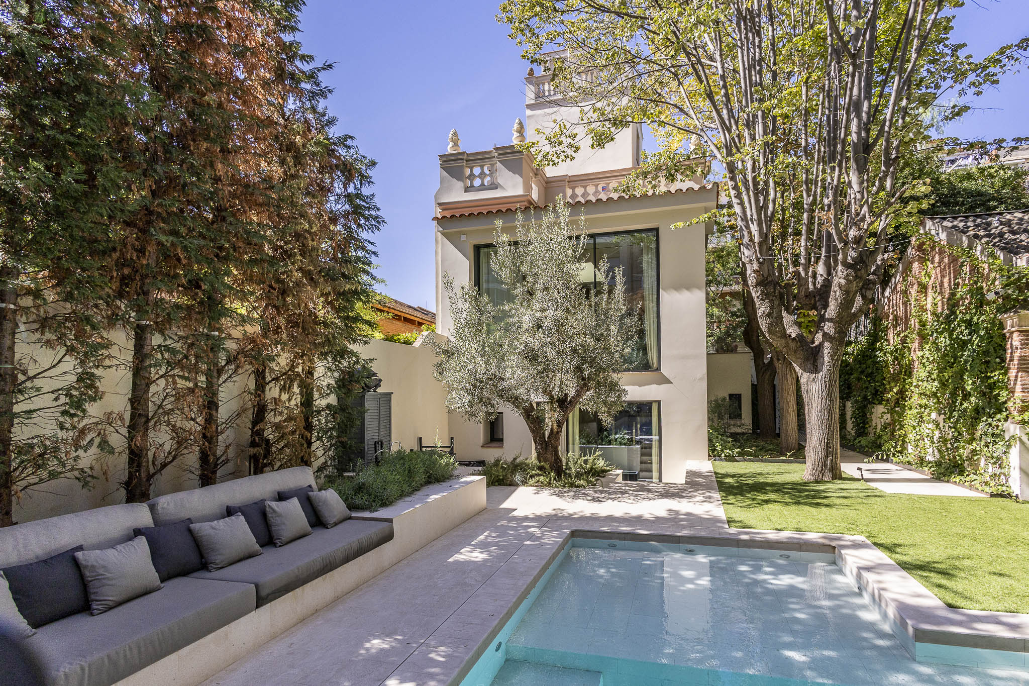 Historic 1890 mansion with cutting-edge design and private oasis in La Bonanova
