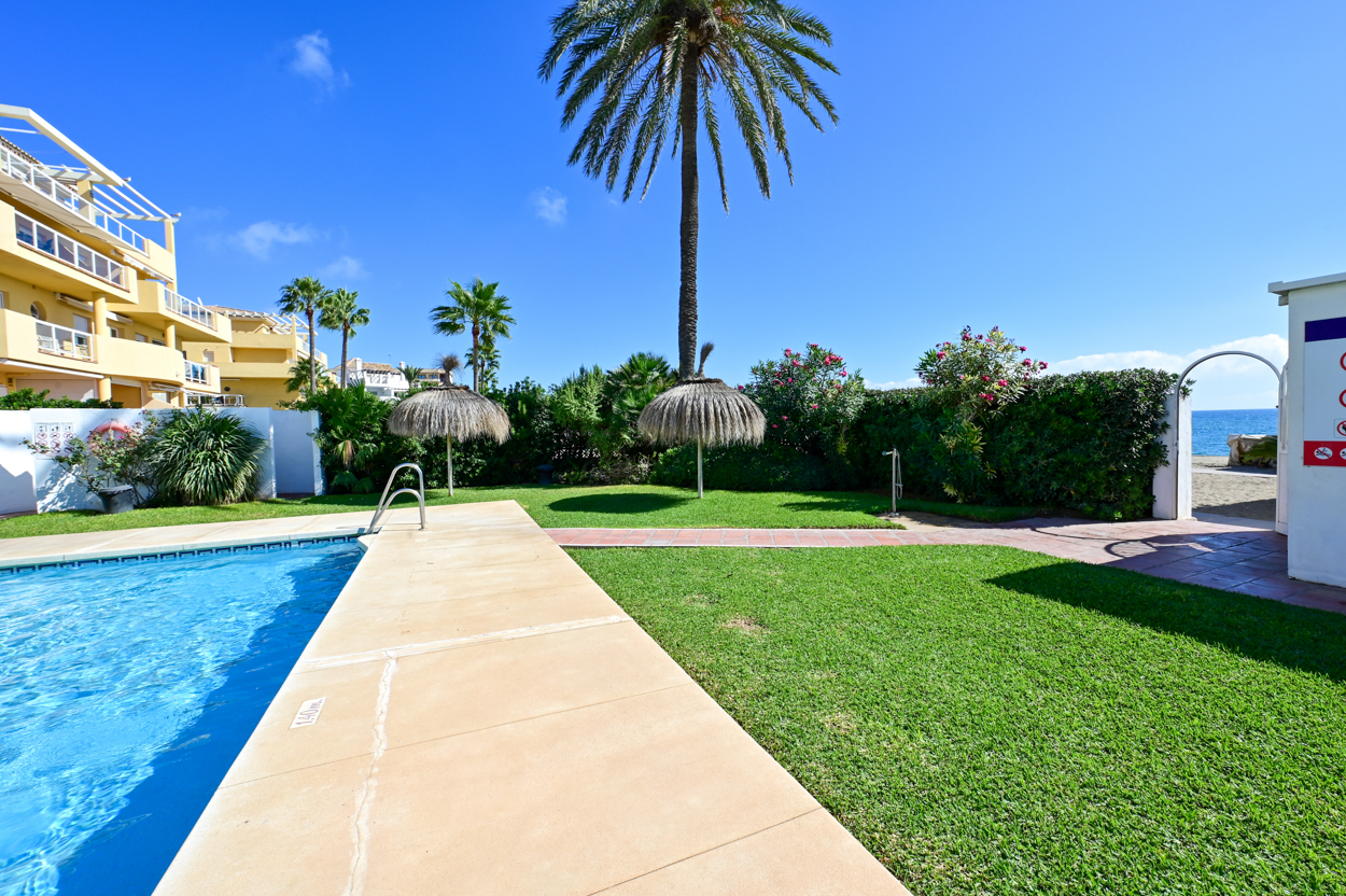 Opportunity!! Ground-floor unit with sea views and direct beach access in La Cala de Mijas