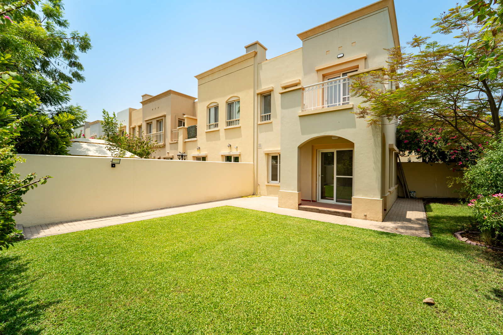 Well-maintained  |  Vacant Now  |  Big Plot