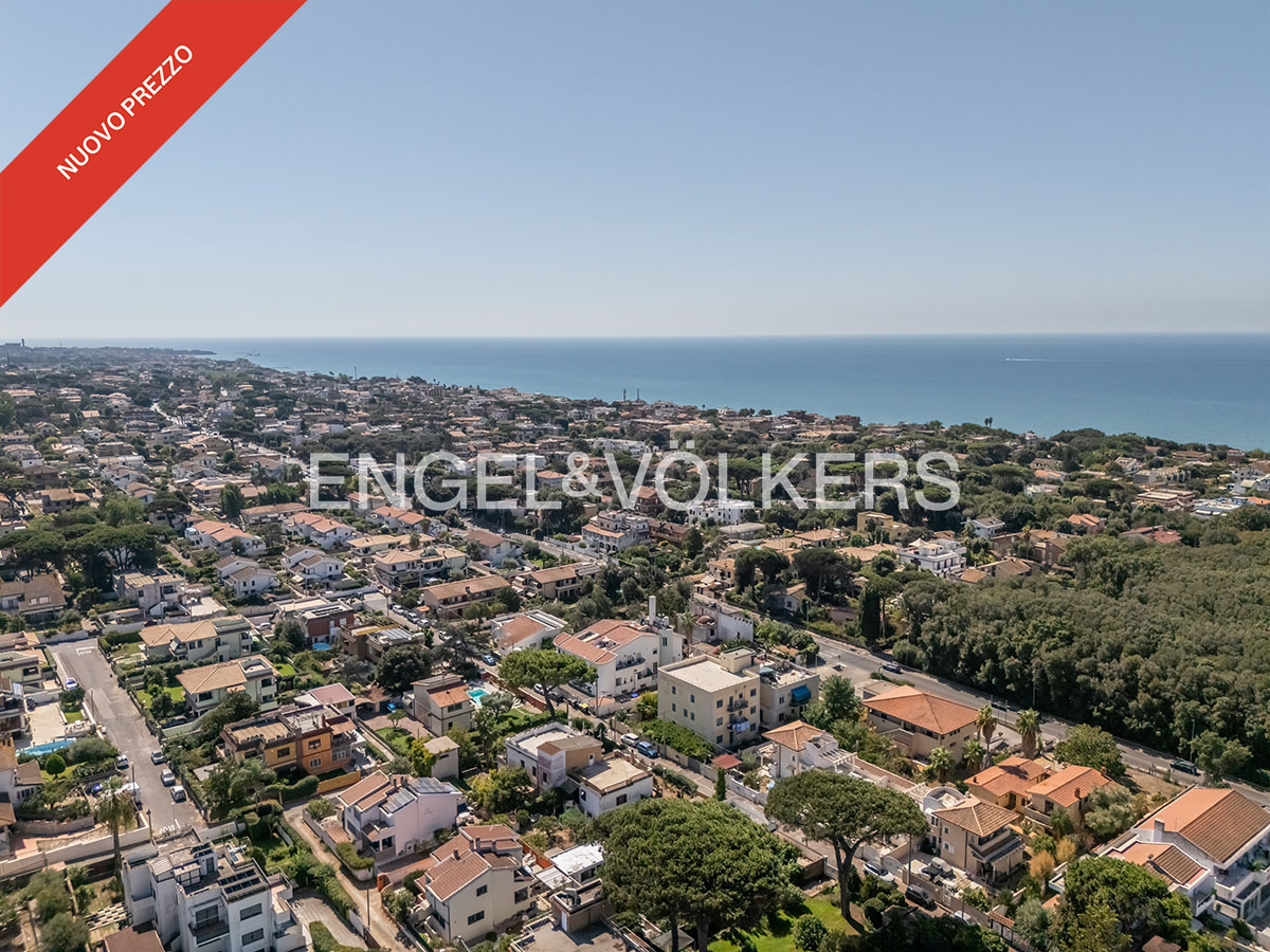 Exclusive villa with two independent units in Anzio