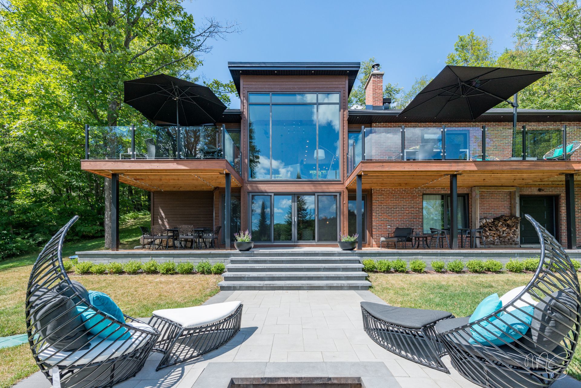 Luxurious waterfront property fully furnished