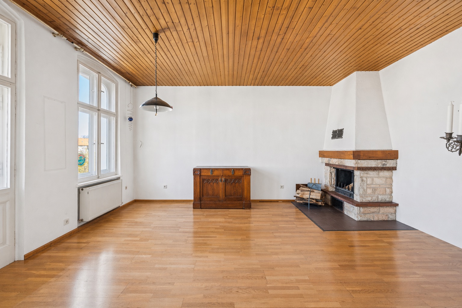 3-Zimmer Altbauklassiker mit Kamin, Balkon und Raum zu individuellen Gestaltung