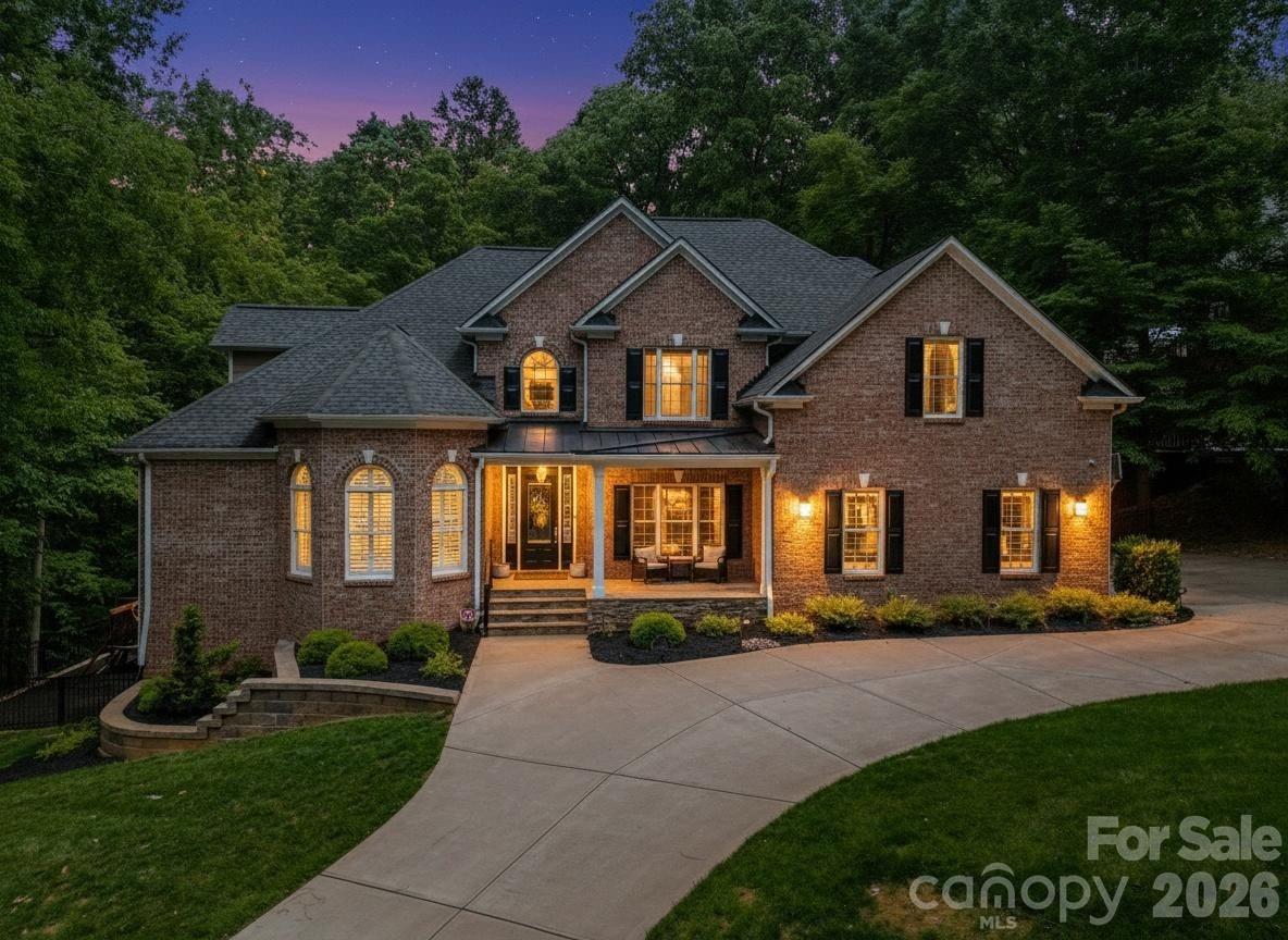 Private Cul-de-Sac Retreat with Club Lifestyle
