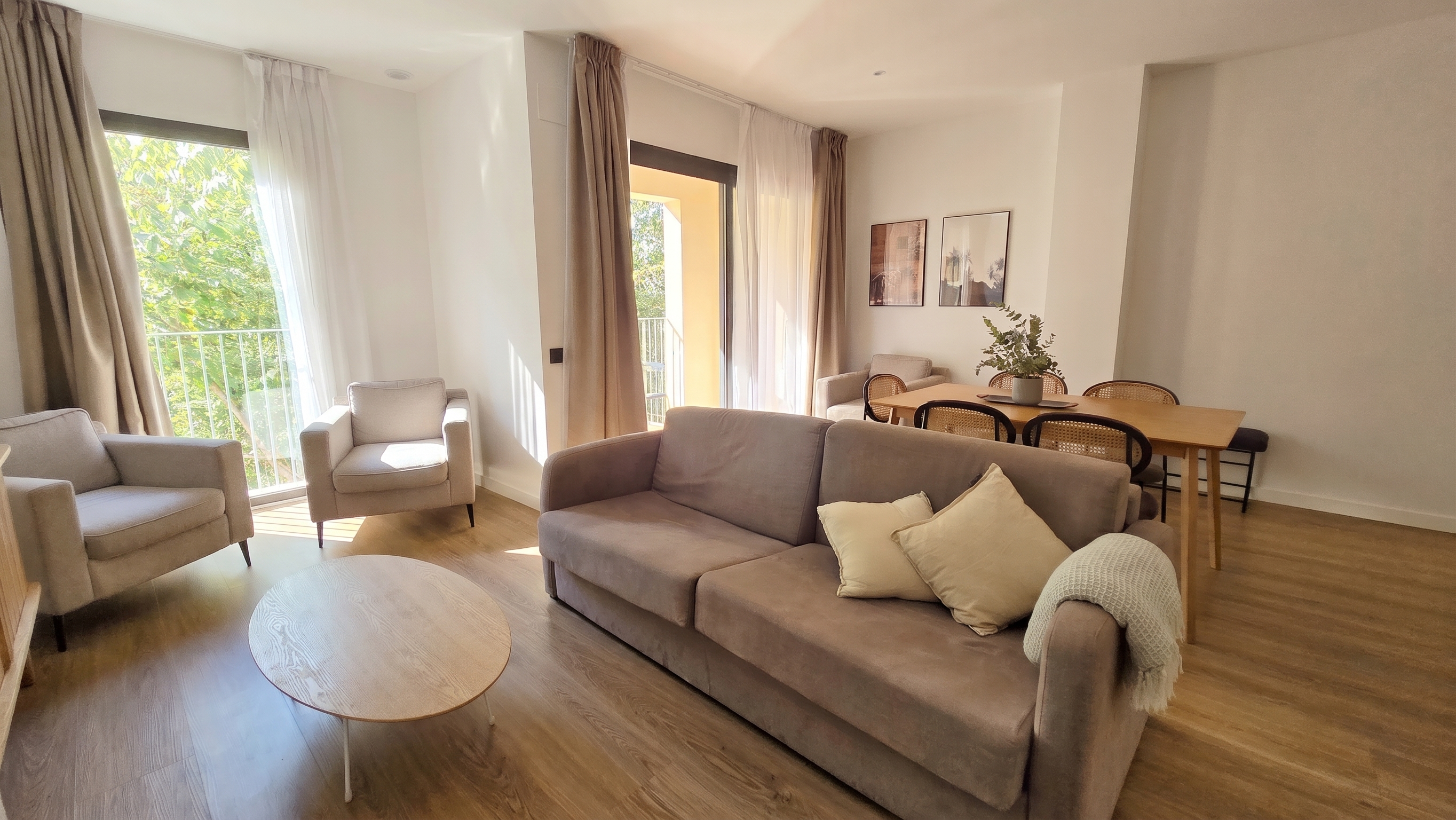 Brand-new furnished two-bedroom apartment with balcony in Collblanc [AI-modified]