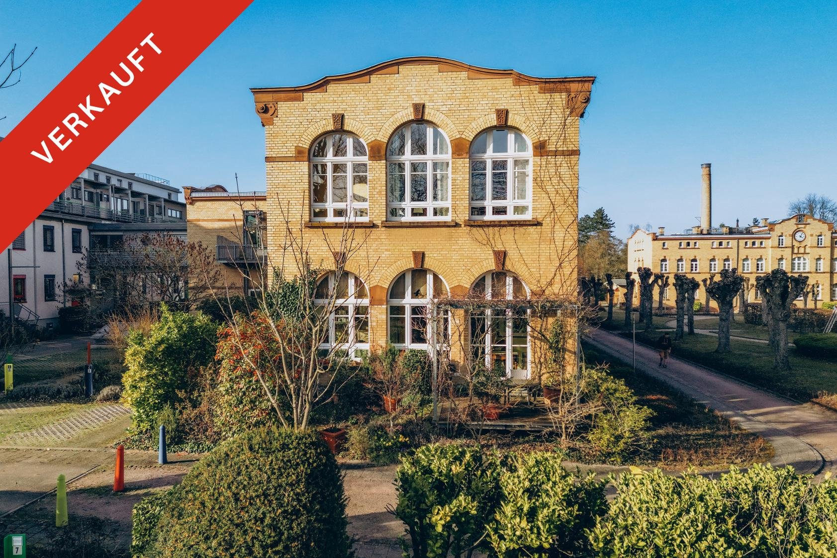 **VERKAUFT** Lazarettgarten: Exklusives Wohnen im prachtvollen historischen Gebäudeflügel mit Parkblick!