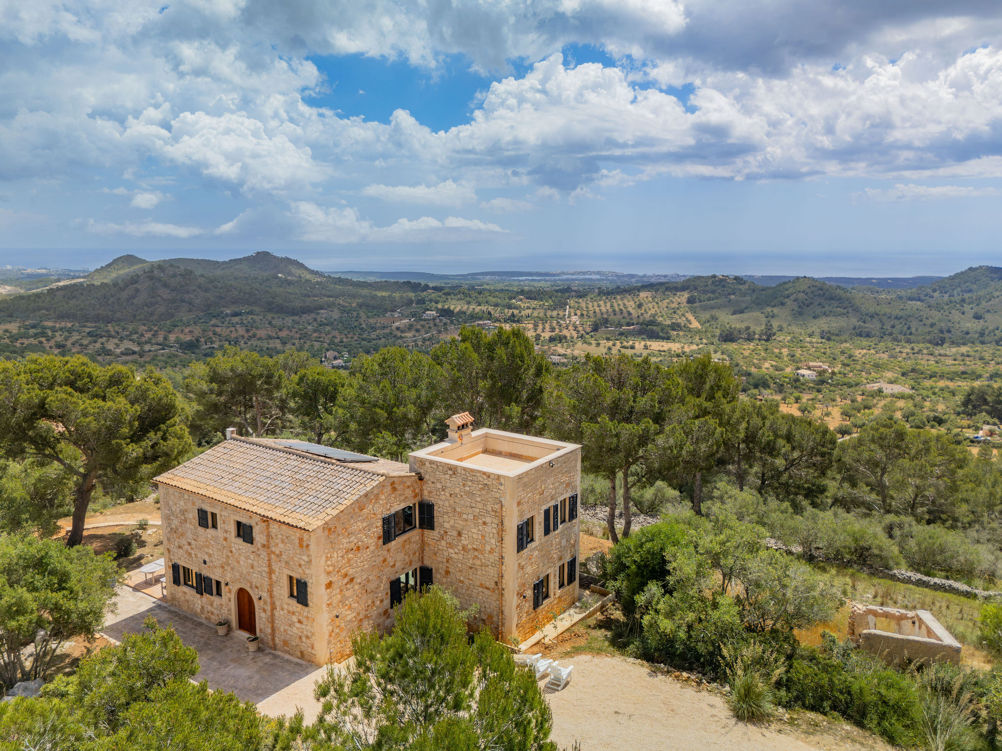 Finca with spectacular sea views in unique nature at the foot of Castell de Santueri