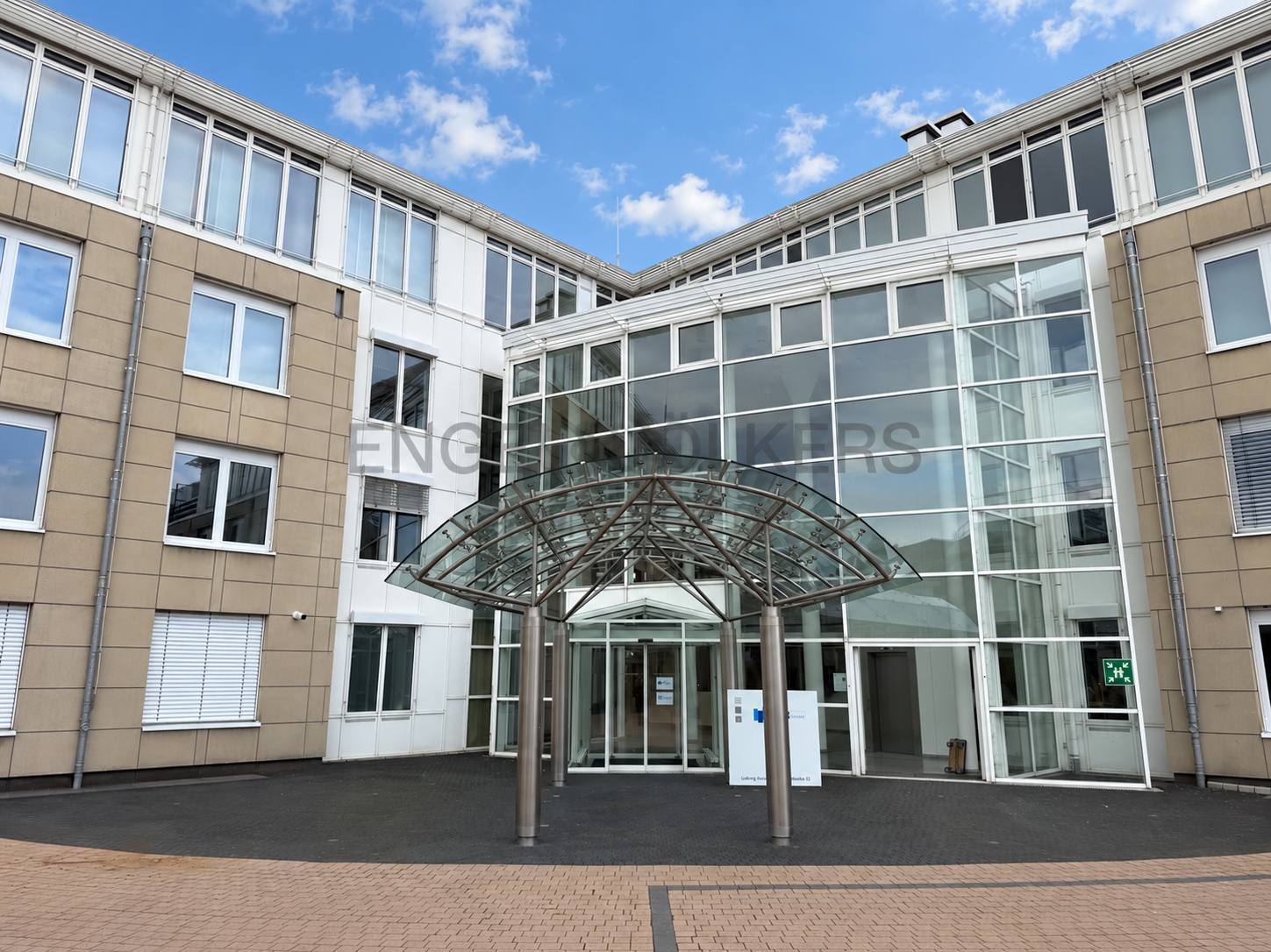 Erstbezug nach Renovierung! Moderne Büroflächen mit Kantinennutzung zu vermieten!