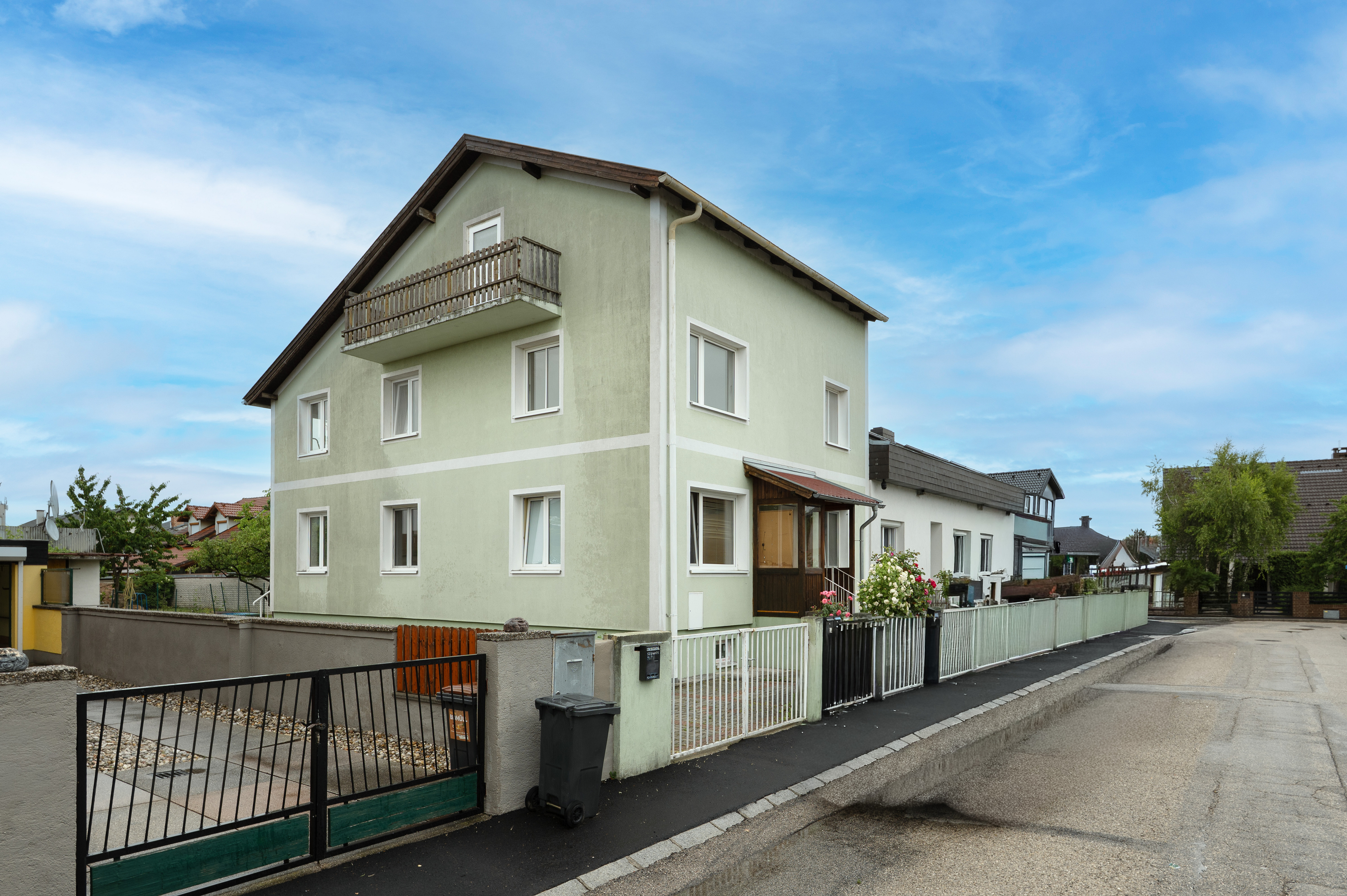 Zweifamilienhaus mit Entwicklungspotenzial in Wiener Neustadt