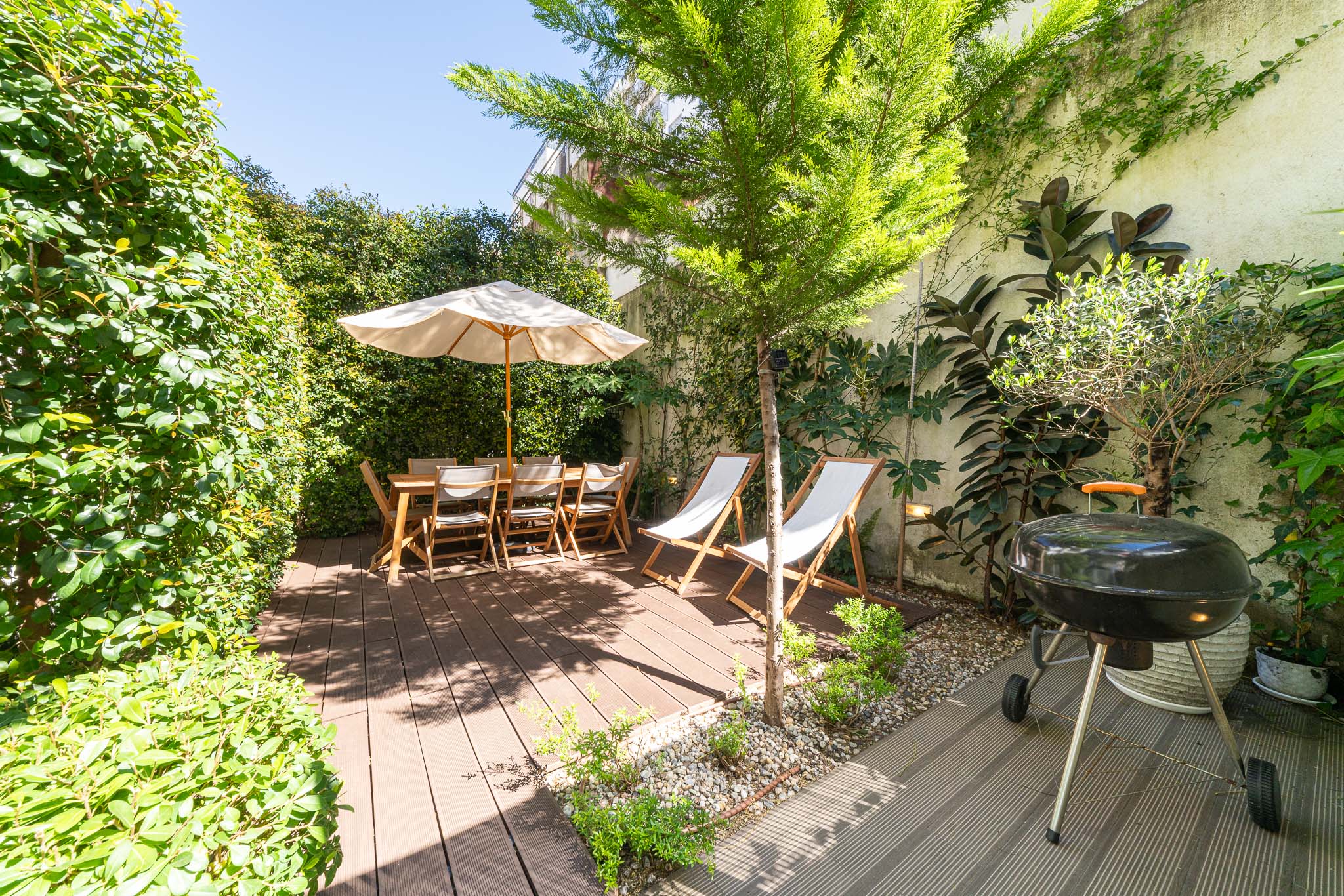 2-bedroom apartment with private garden in Estefânia