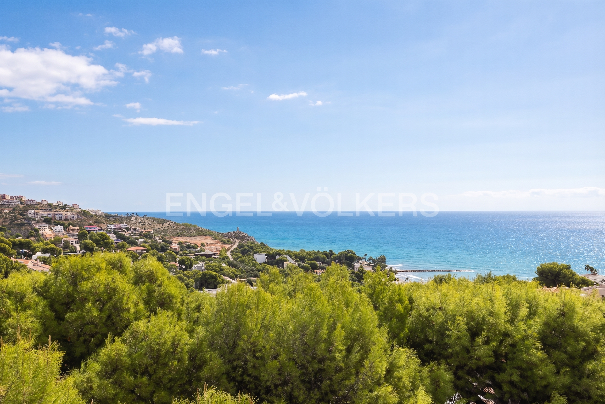 Exclusive villa with independent apartment and sea views in Playetas de Bellver