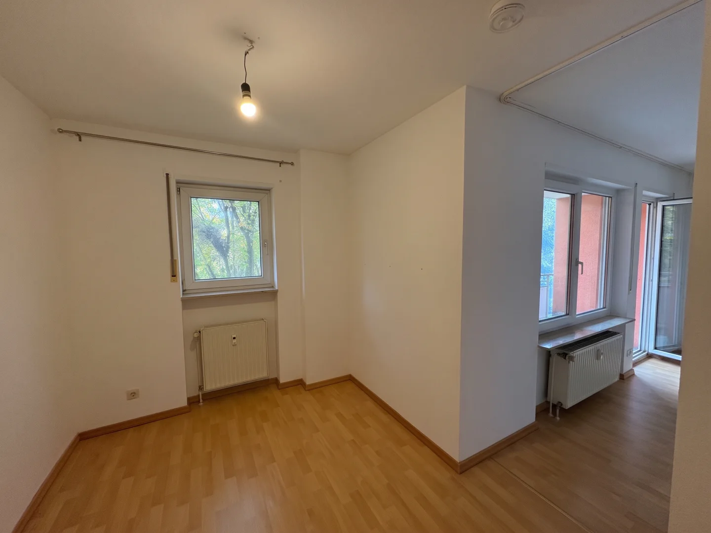Großzügige 1,5 ZKB mit Loggia und Stellplatz! - Photo 1